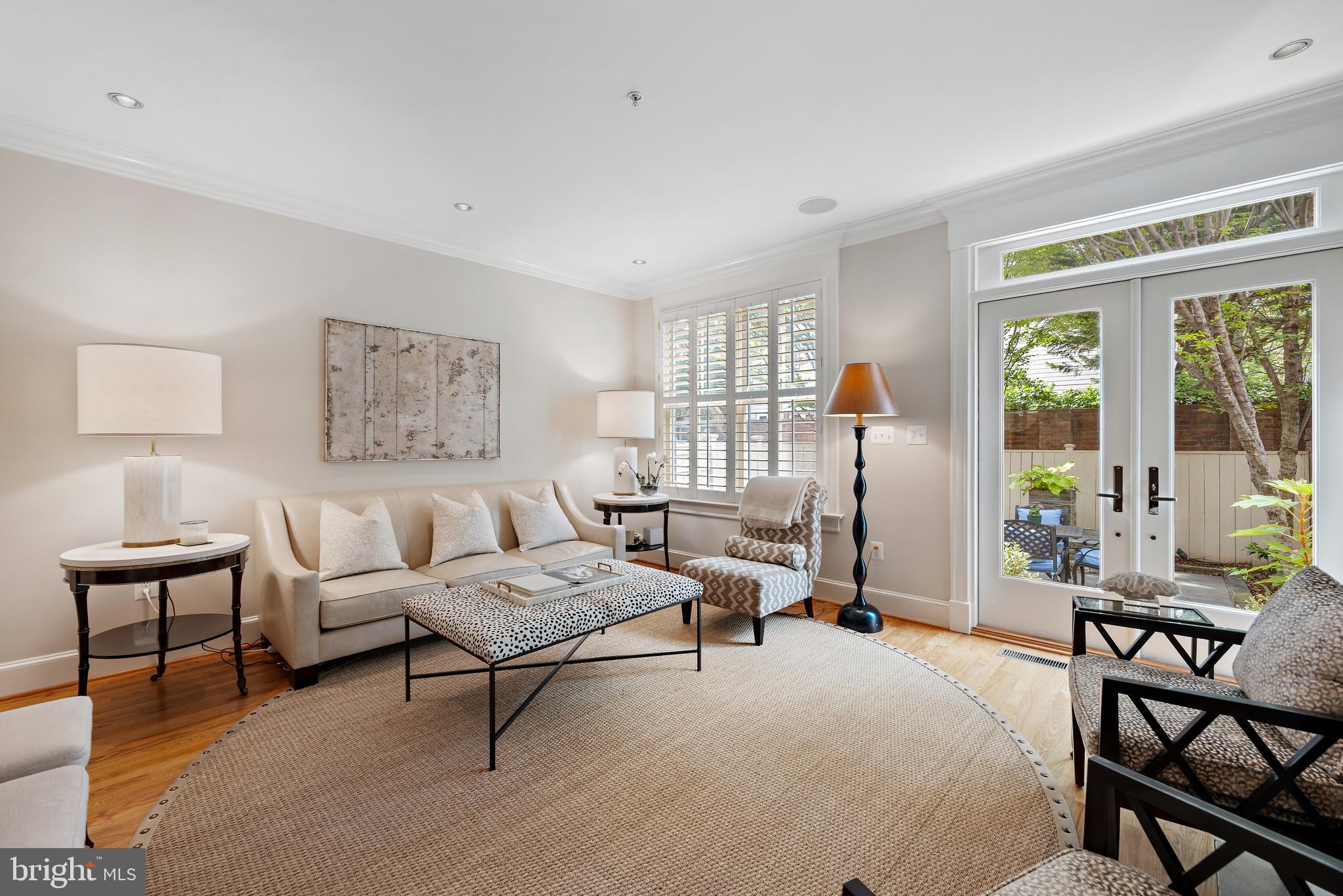 FAIRFAX ROW - Residential