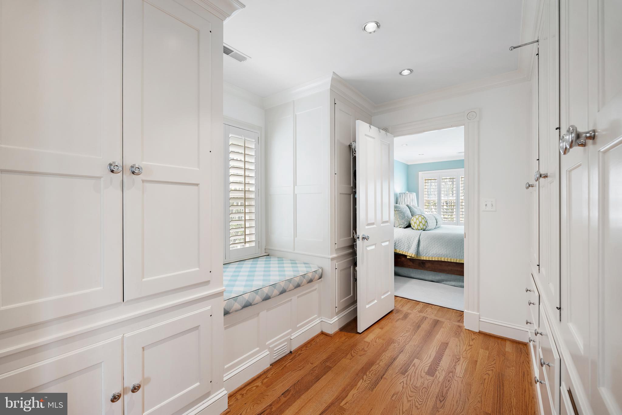 FAIRFAX ROW - Residential