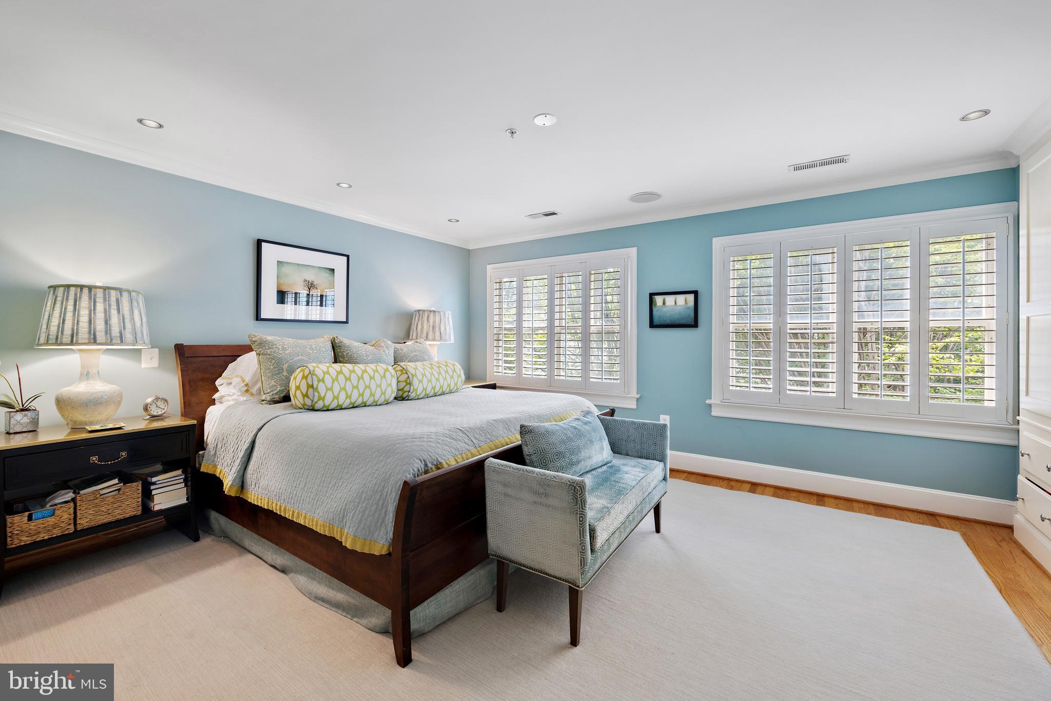 FAIRFAX ROW - Residential