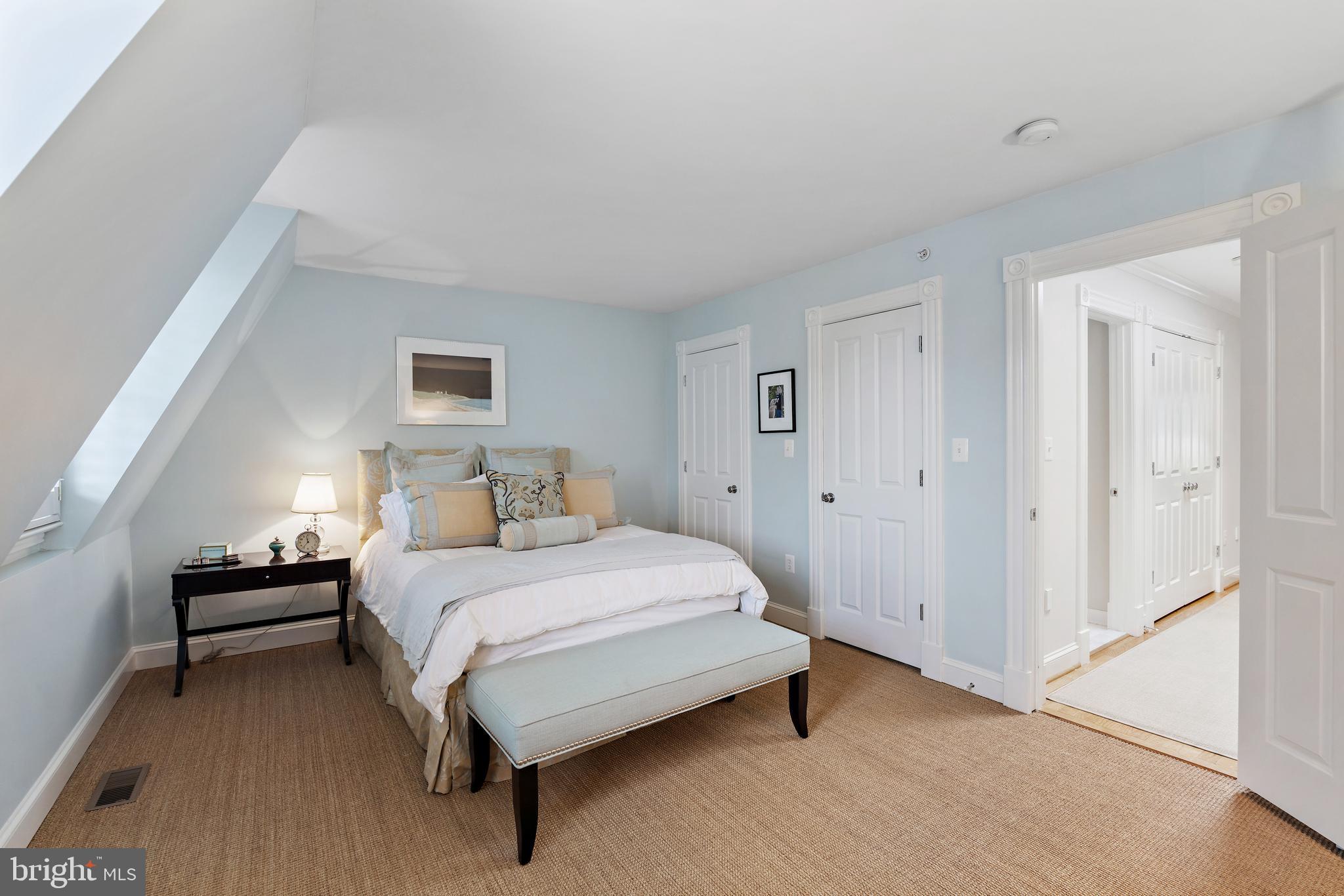 FAIRFAX ROW - Residential