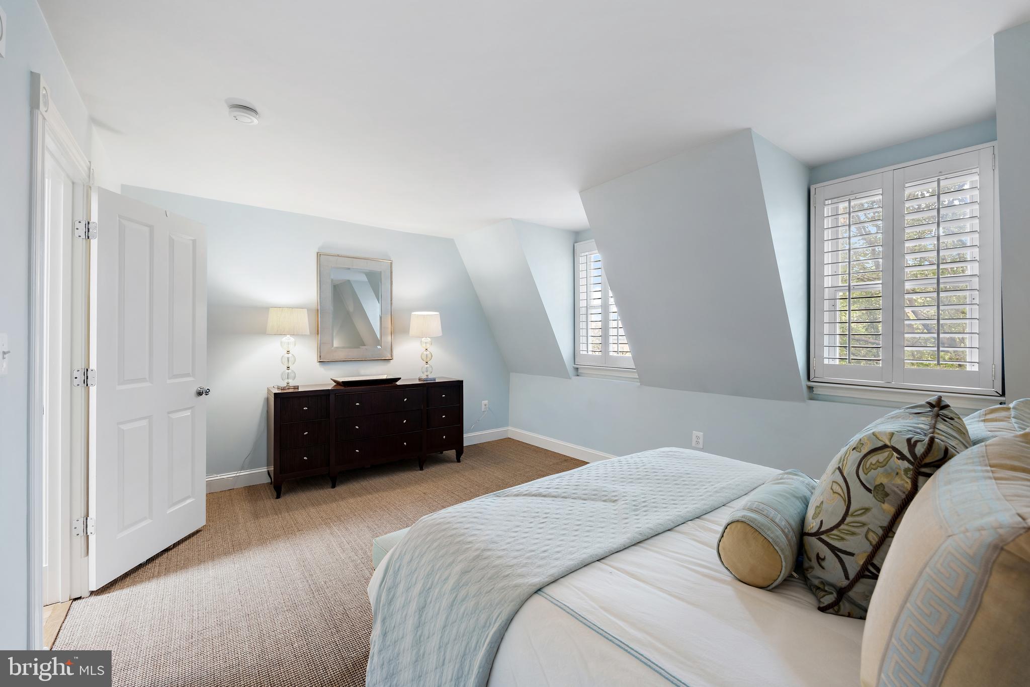 FAIRFAX ROW - Residential