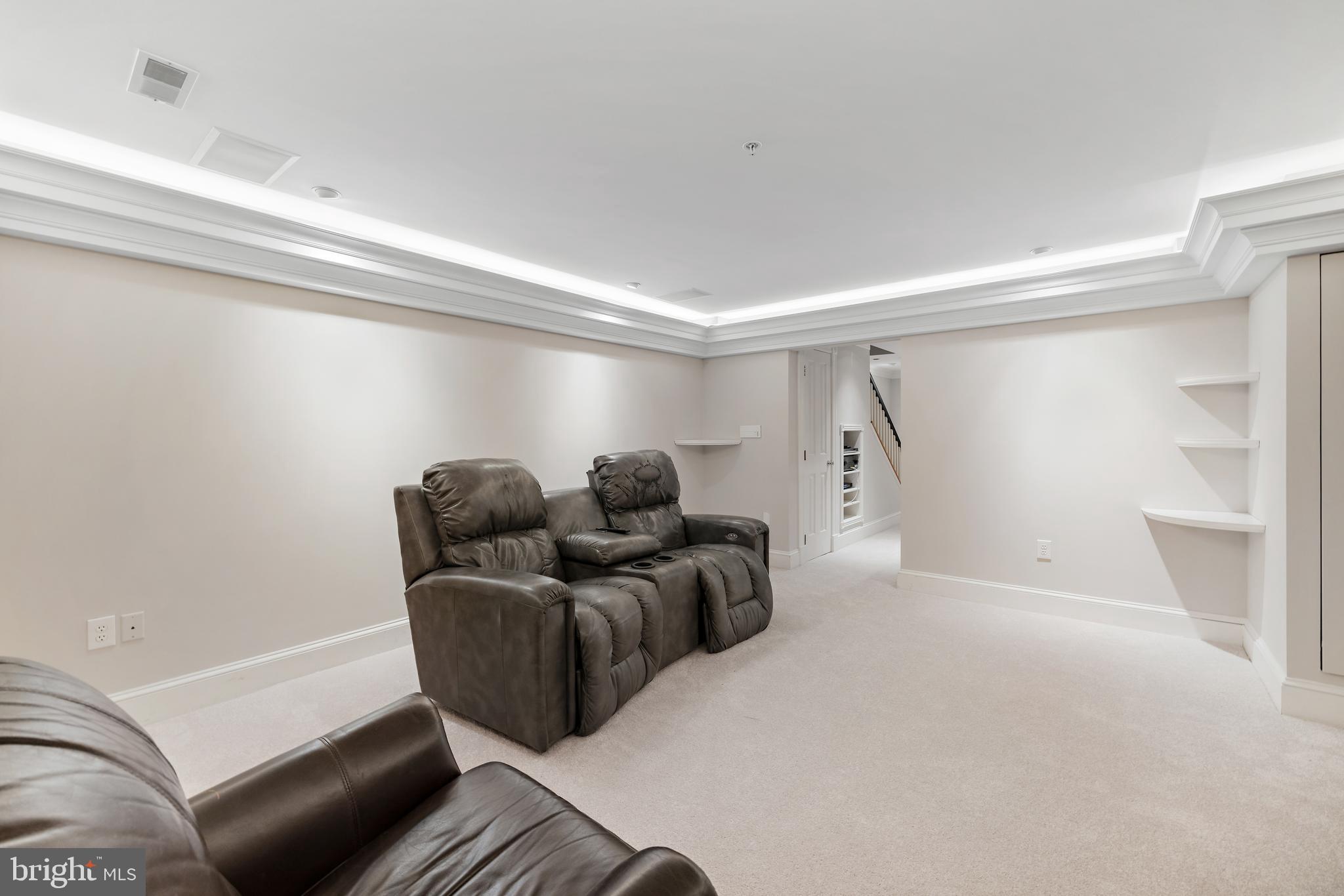 FAIRFAX ROW - Residential