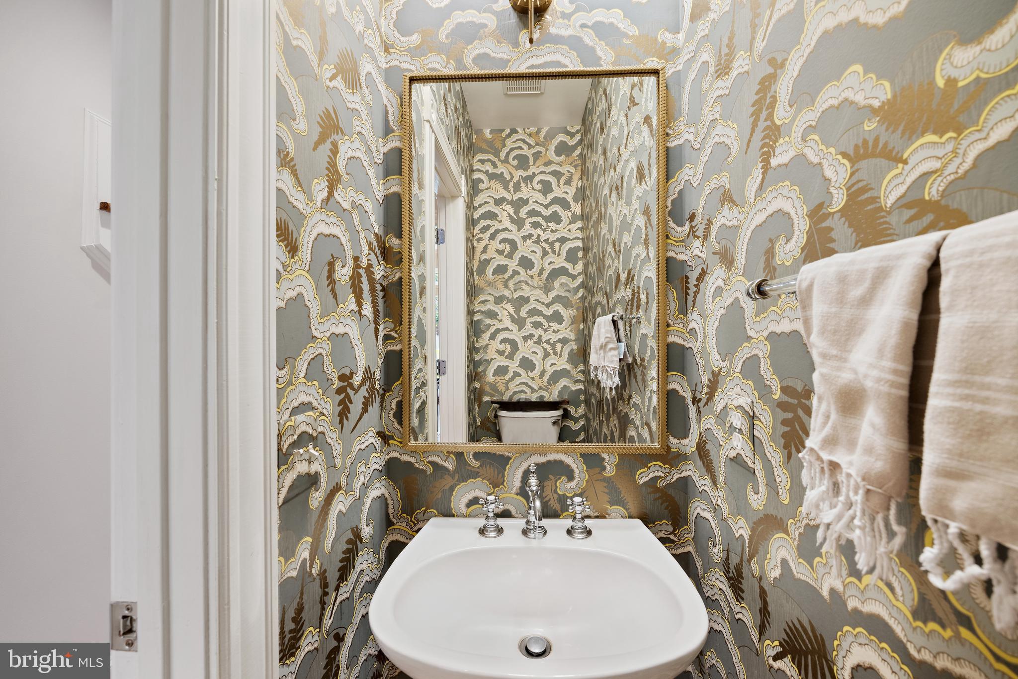 FAIRFAX ROW - Residential