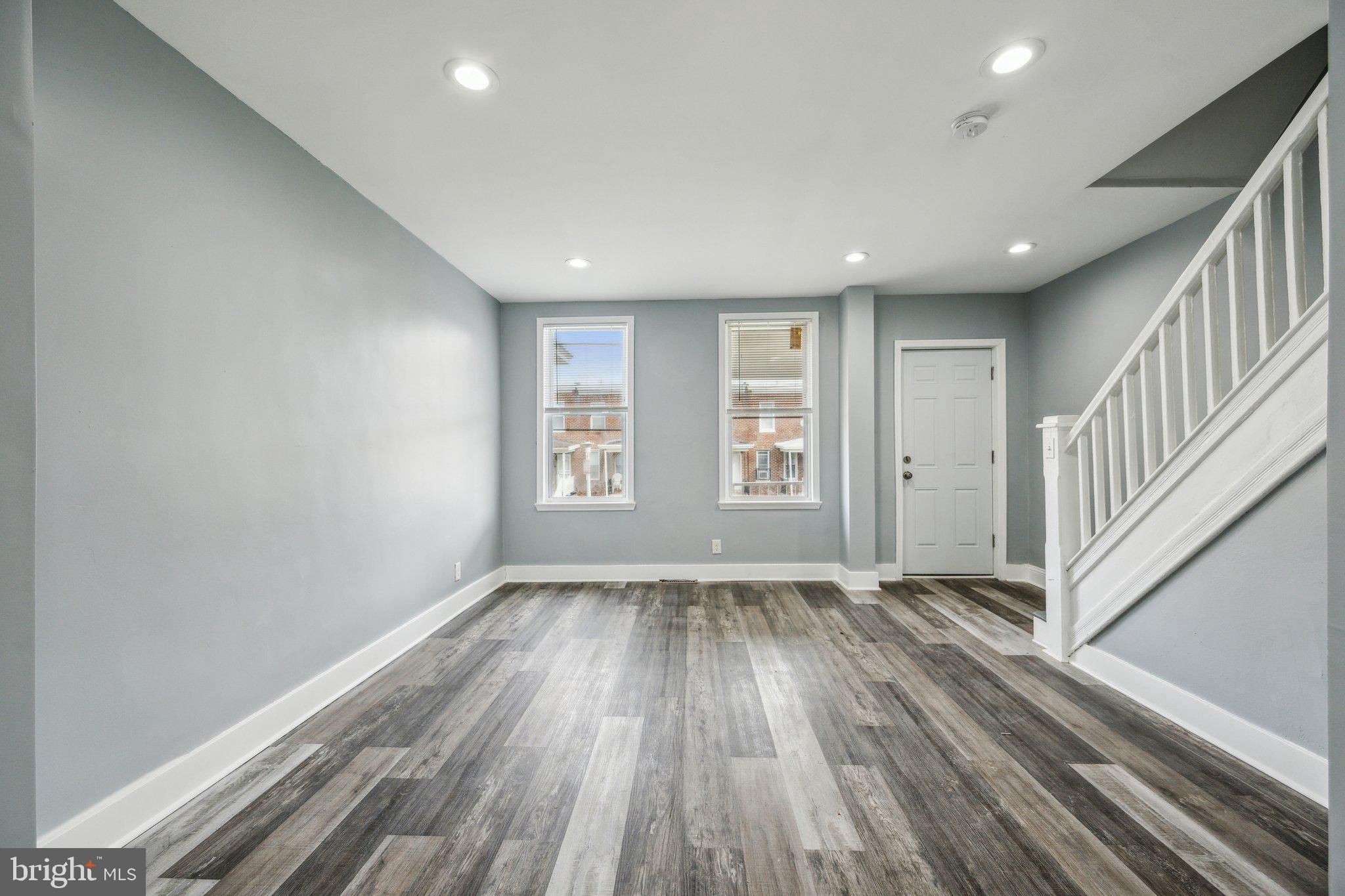 FOUR BY FOUR - Residential