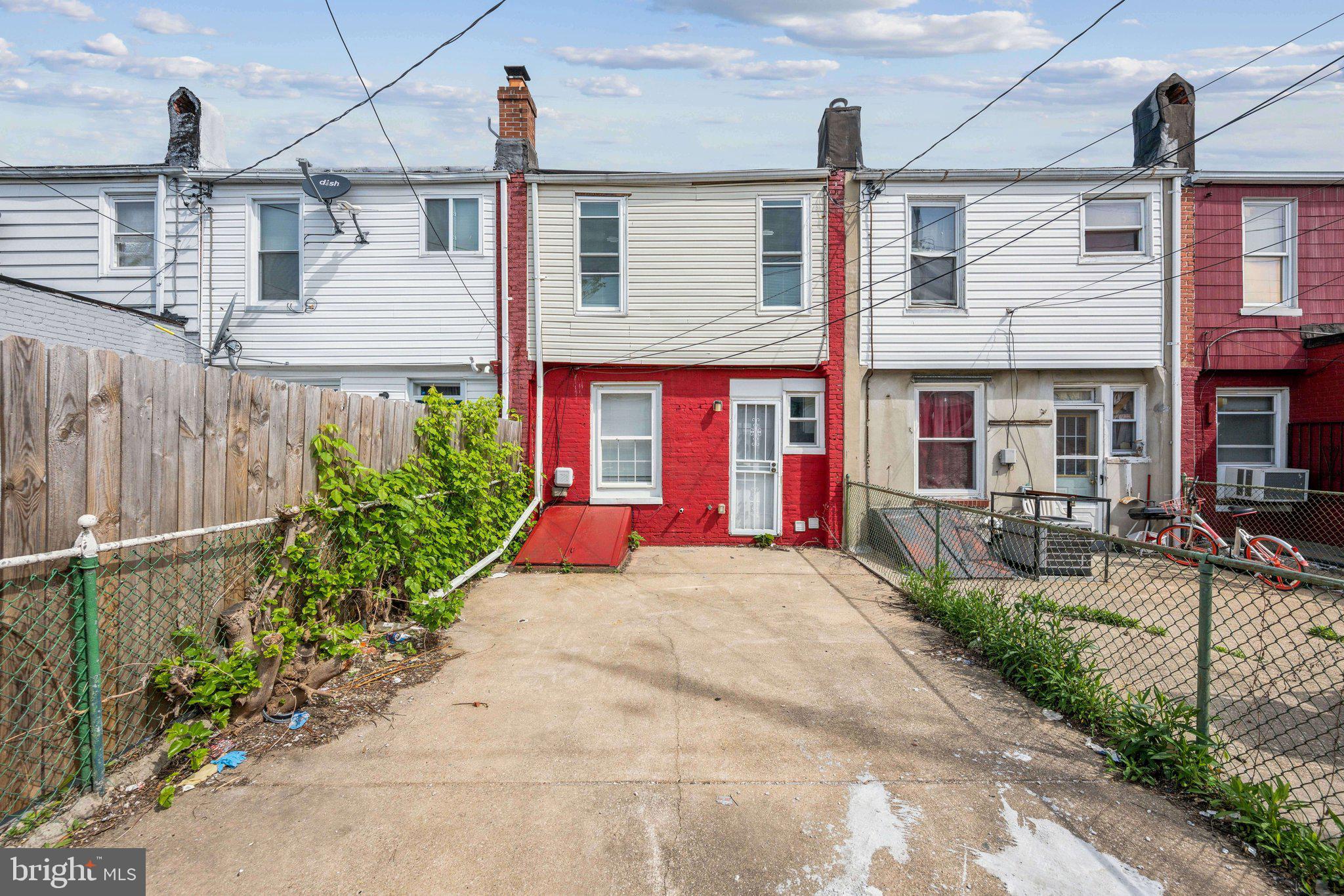 FOUR BY FOUR - Residential