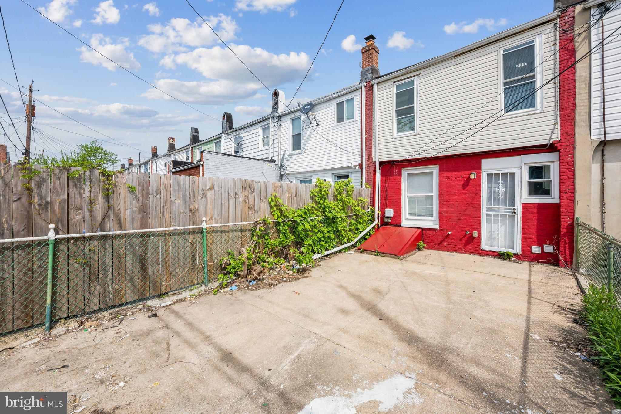 FOUR BY FOUR - Residential