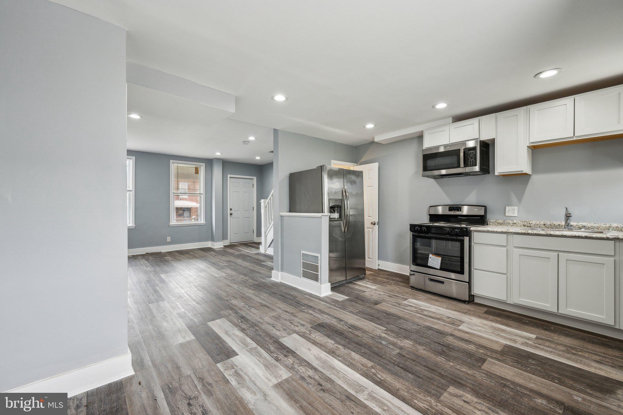 FOUR BY FOUR - Residential