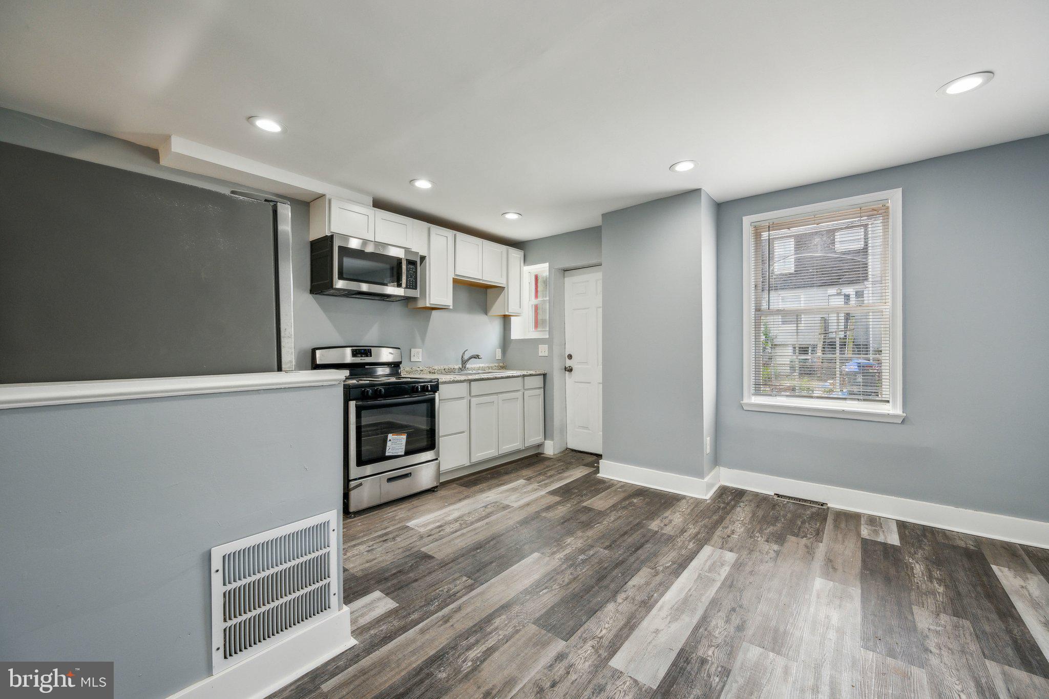 FOUR BY FOUR - Residential