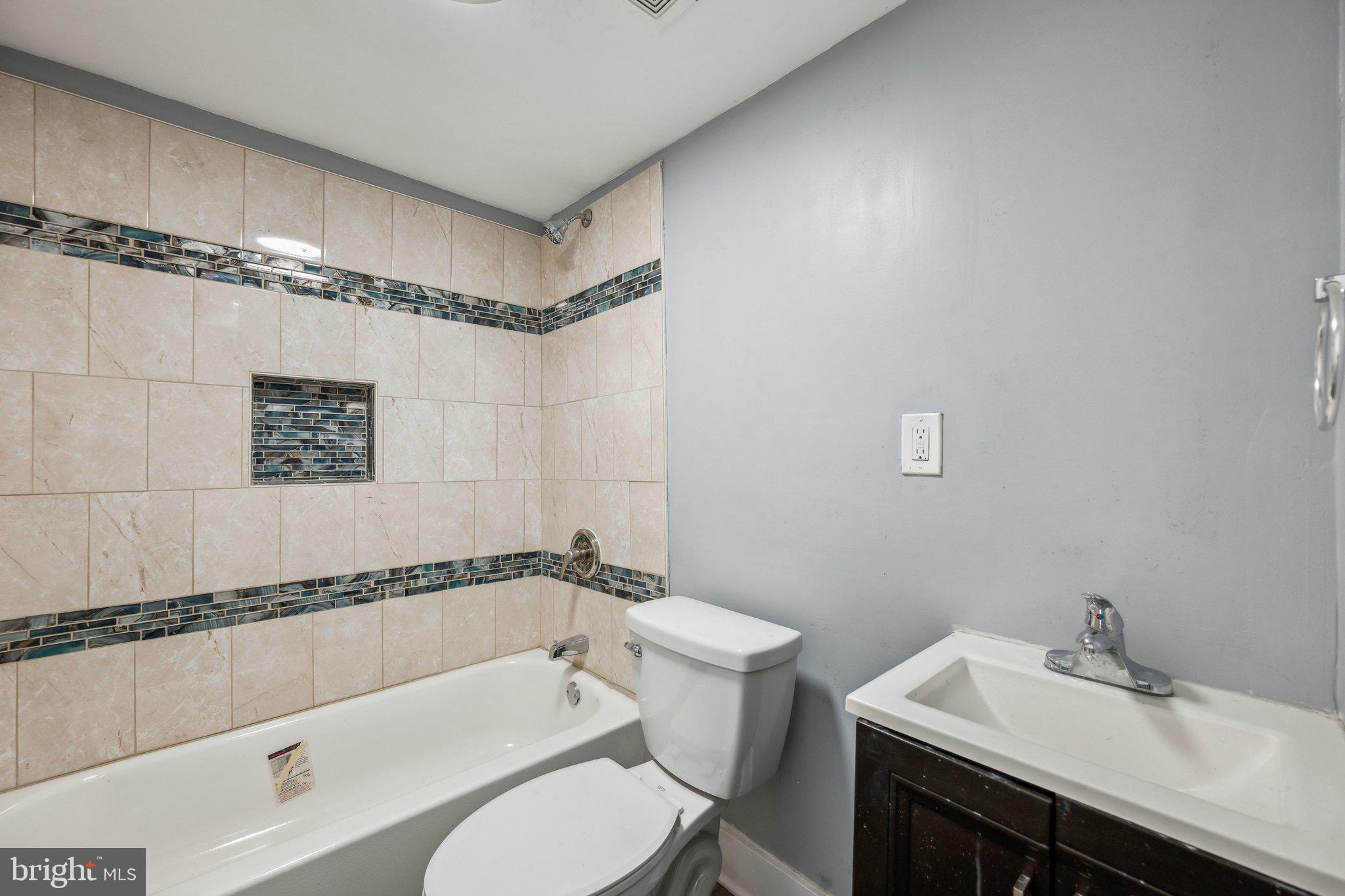 FOUR BY FOUR - Residential