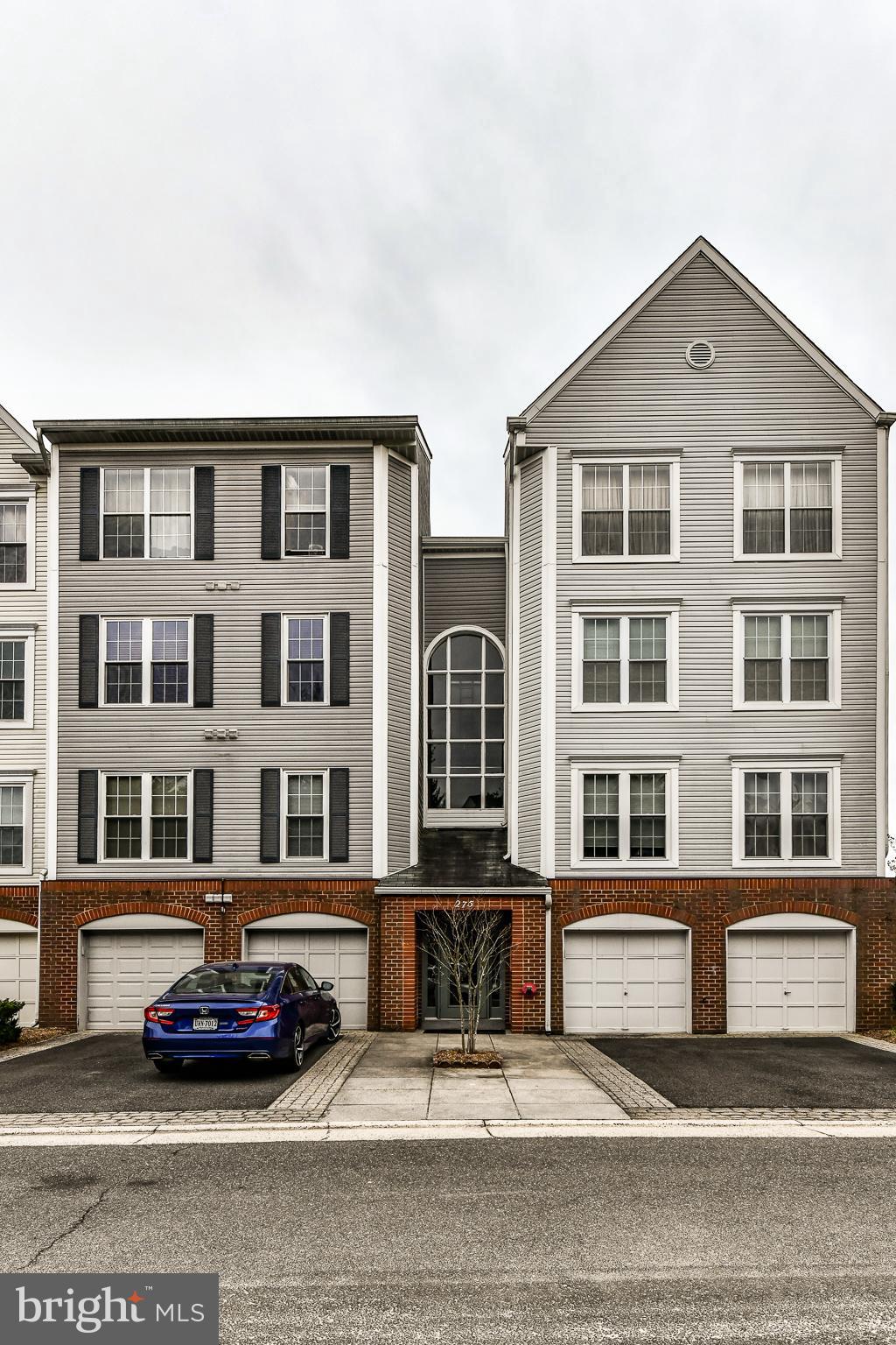 HILLWOOD - Residential Lease