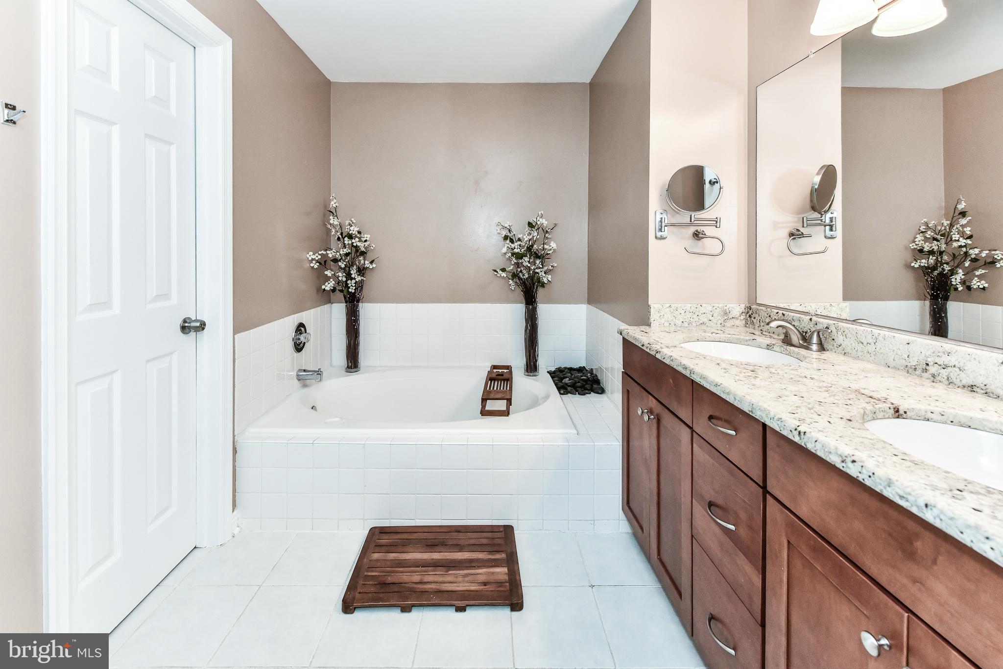 HILLWOOD - Residential Lease