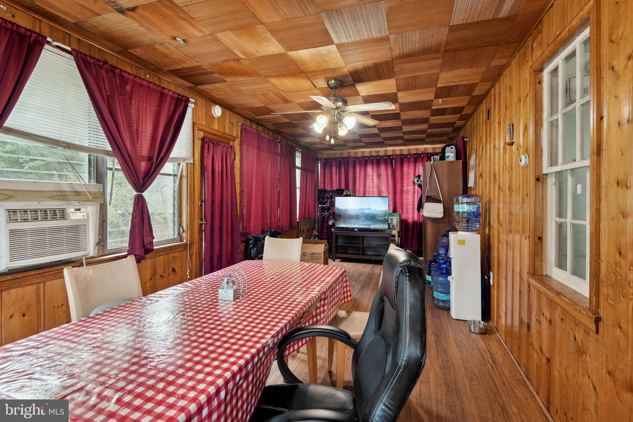 RIVERDALE PARK - Residential