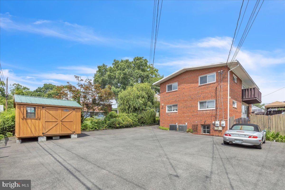 ADDISON HEIGHTS - Residential Lease