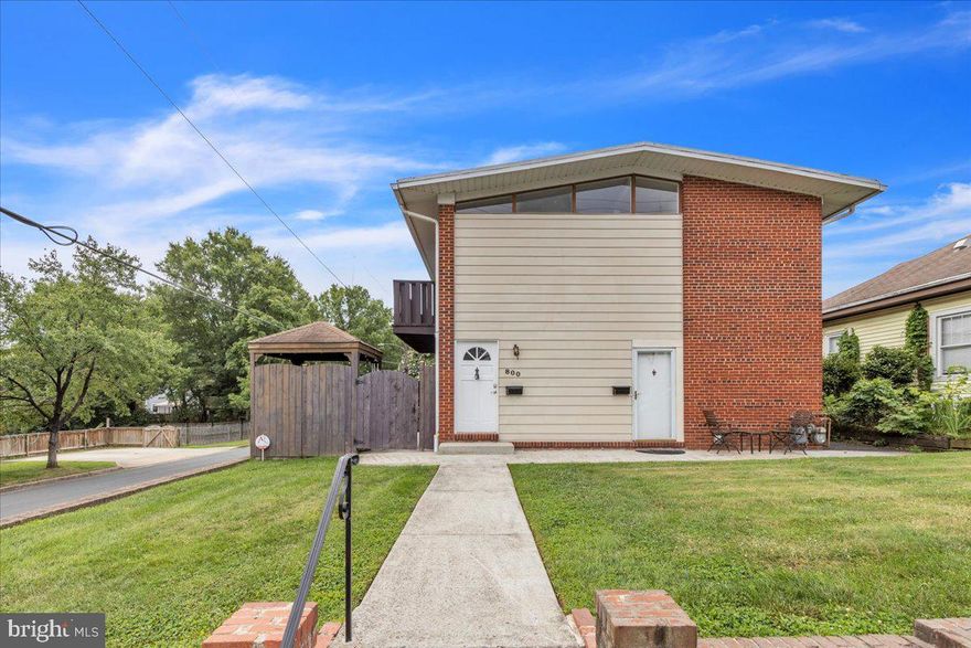 Exquisite top-floor 2-bedroom, 1-bathroom unit in a prime location. Enjoy a private balcony with scenic views of tree-lined streets. All utilities included except internet/cable. Pets considered on a case-by-case basis. Off-street parking available, with in-unit washer and dryer for added convenience. Walk to Pentagon City and Crystal City Metro Stations, Pentagon City Fashion Centre, parks, bike paths, grocery stores, shops, and a plethora of restaurants. Conveniently situated near the Pentagon, Amazon HQ2, DC, and I-395.