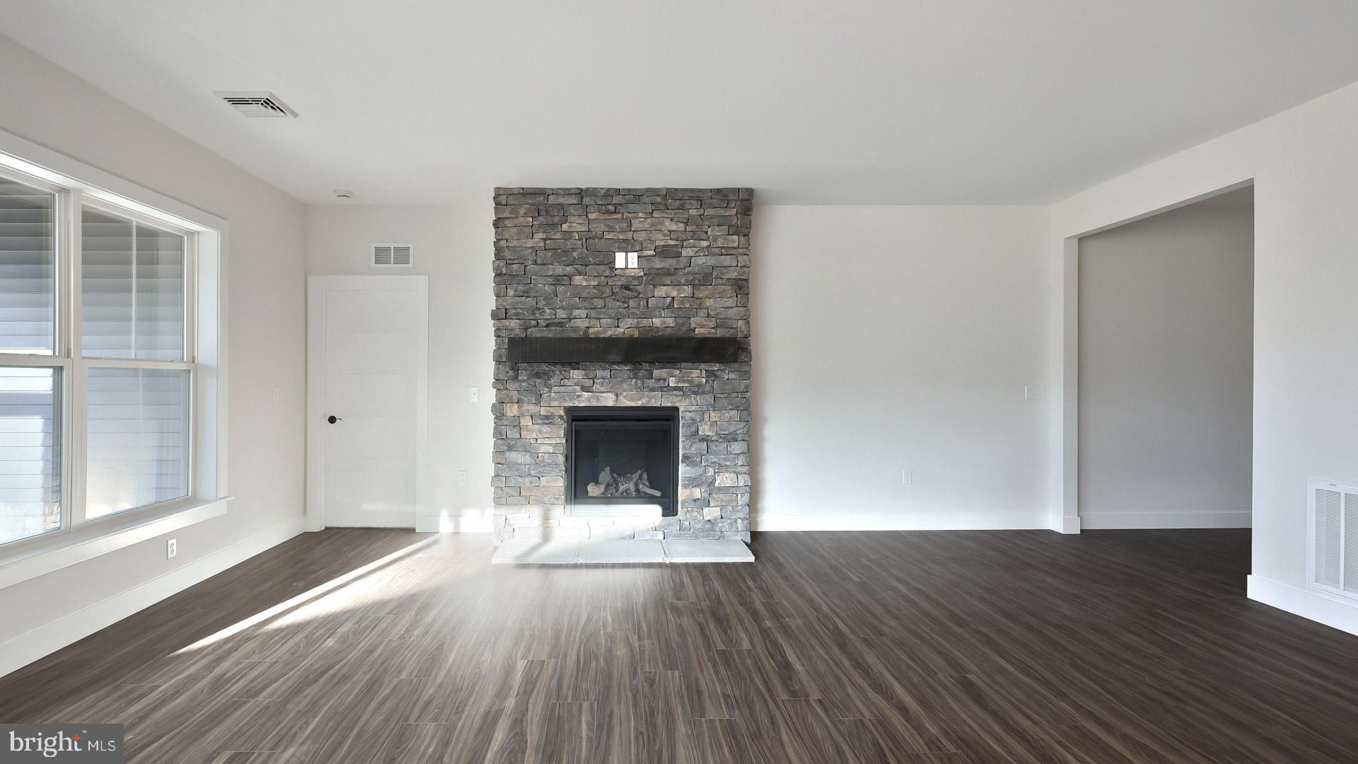 WINDING CREEK - Residential