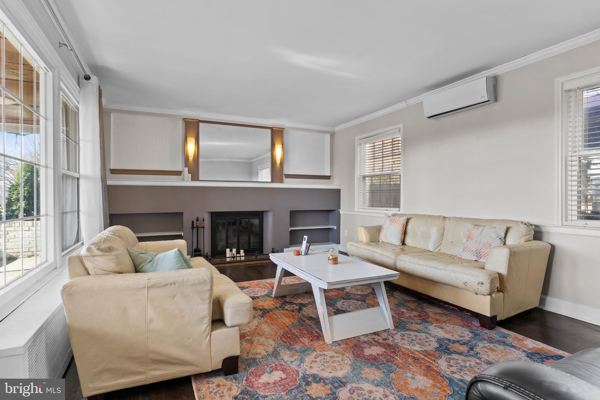 COUNTRY CLUB HILLS - Residential