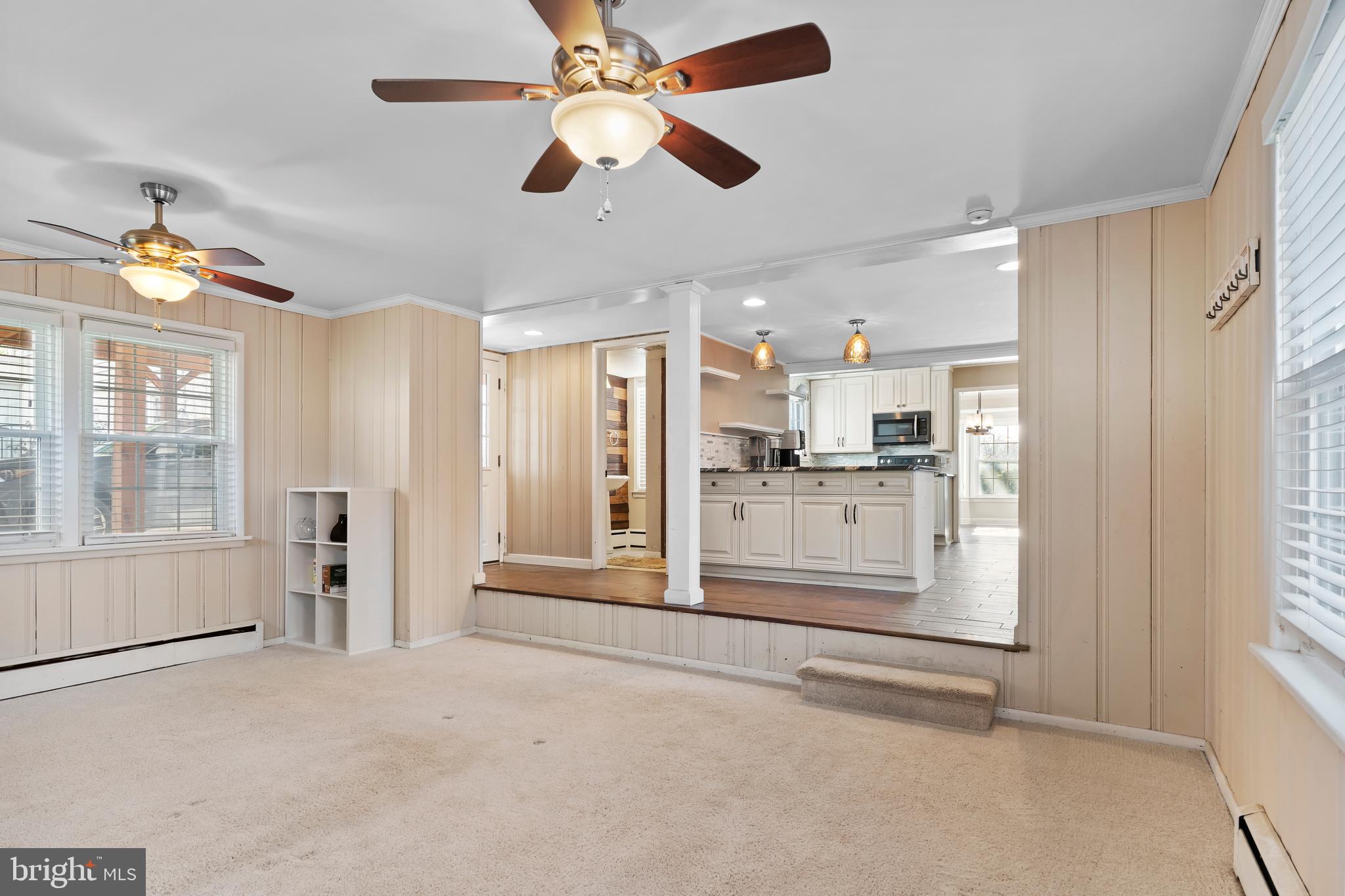 COUNTRY CLUB HILLS - Residential