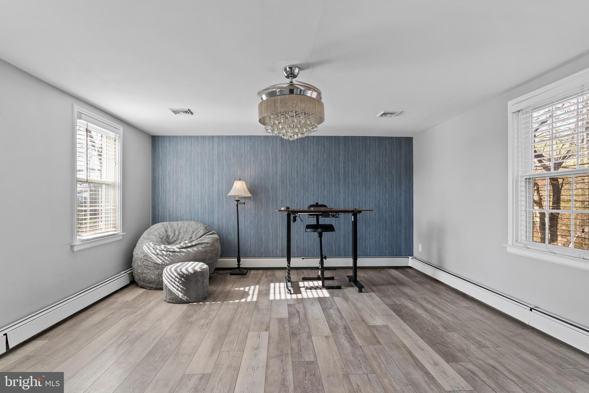 COUNTRY CLUB HILLS - Residential