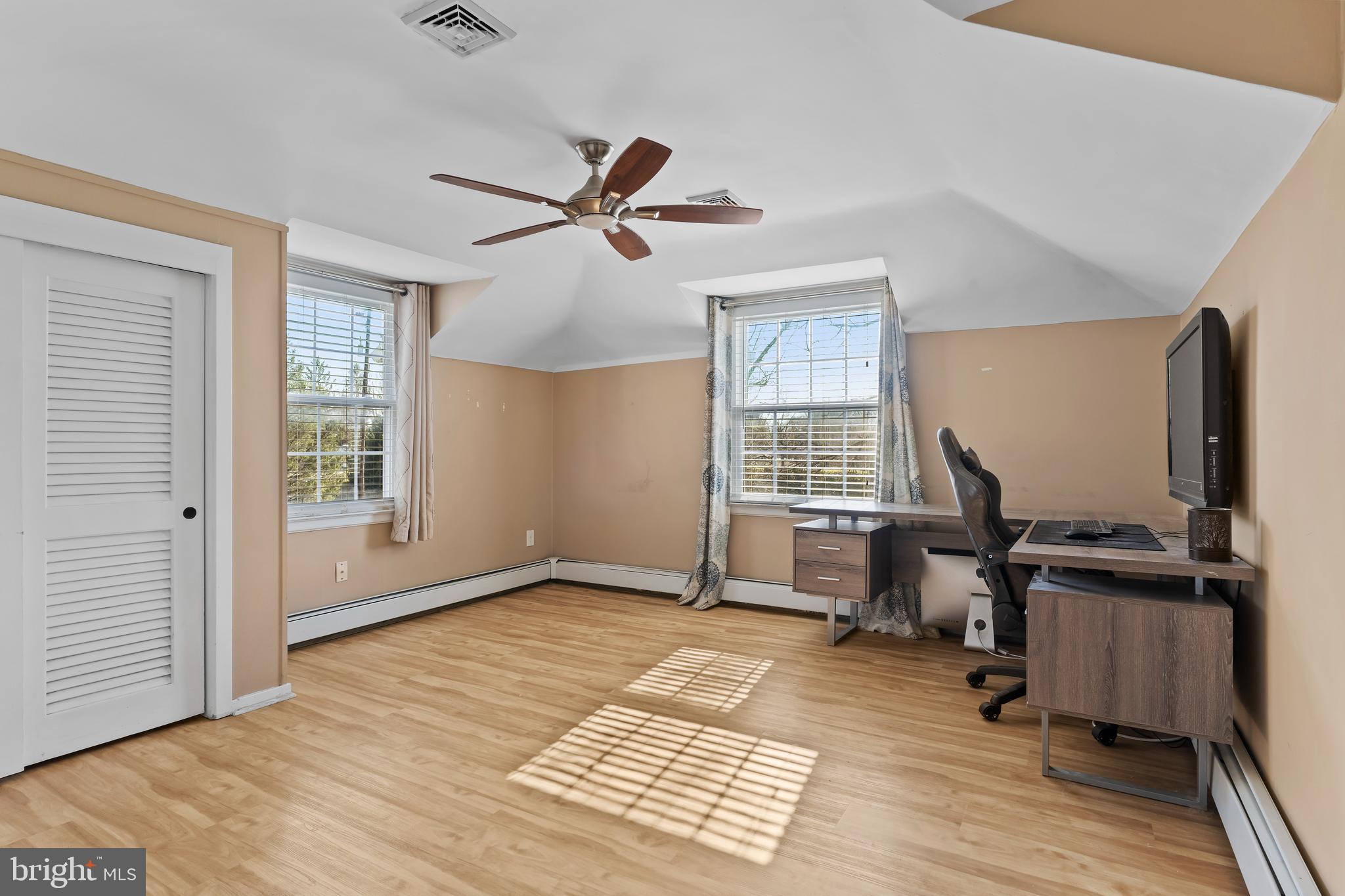 COUNTRY CLUB HILLS - Residential