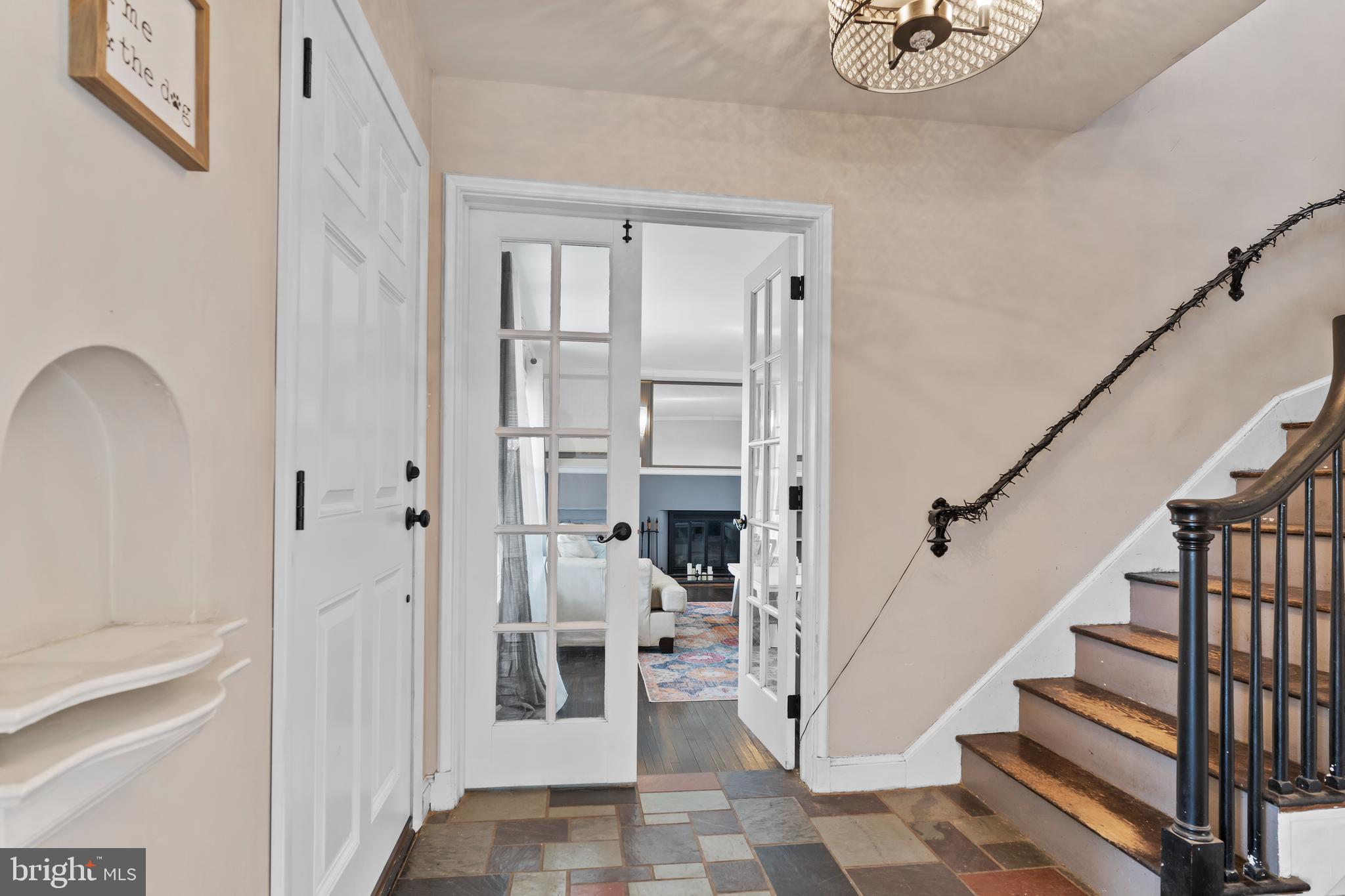 COUNTRY CLUB HILLS - Residential