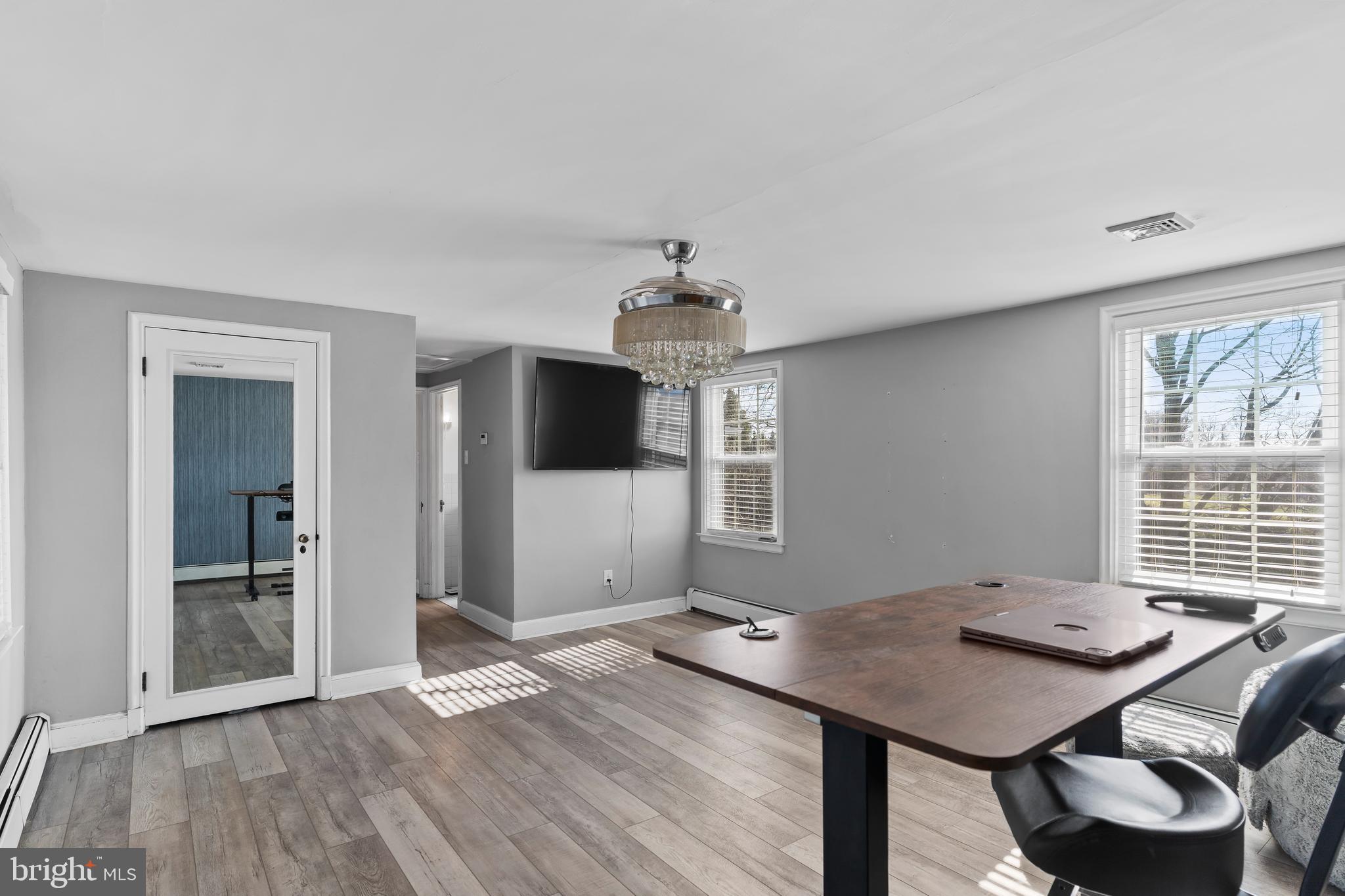 COUNTRY CLUB HILLS - Residential