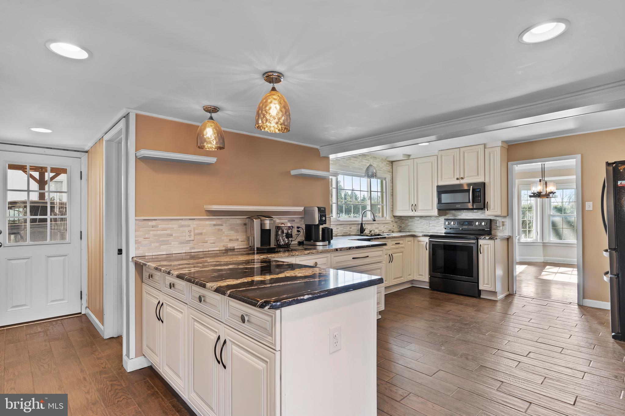 COUNTRY CLUB HILLS - Residential