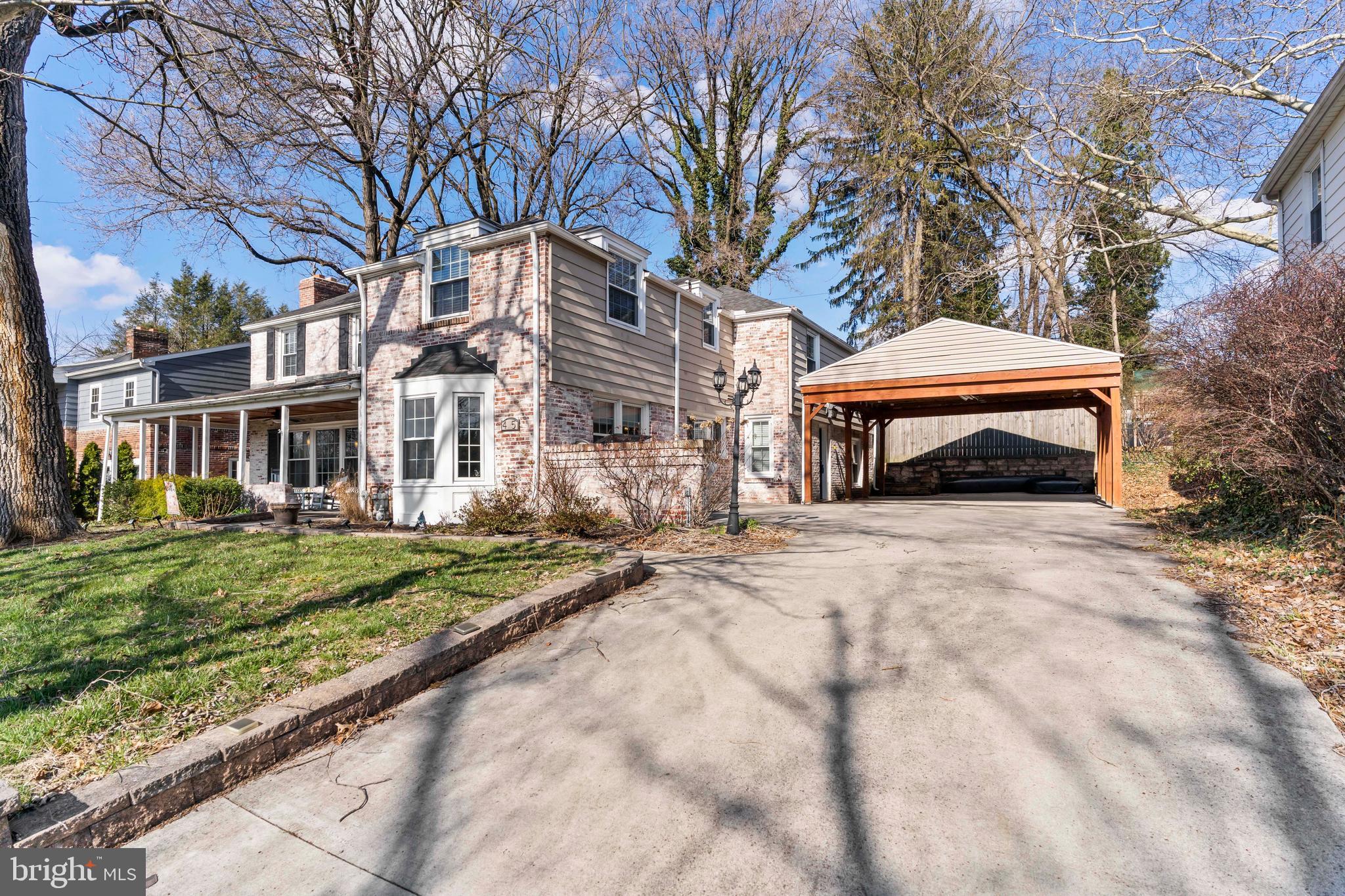 COUNTRY CLUB HILLS - Residential