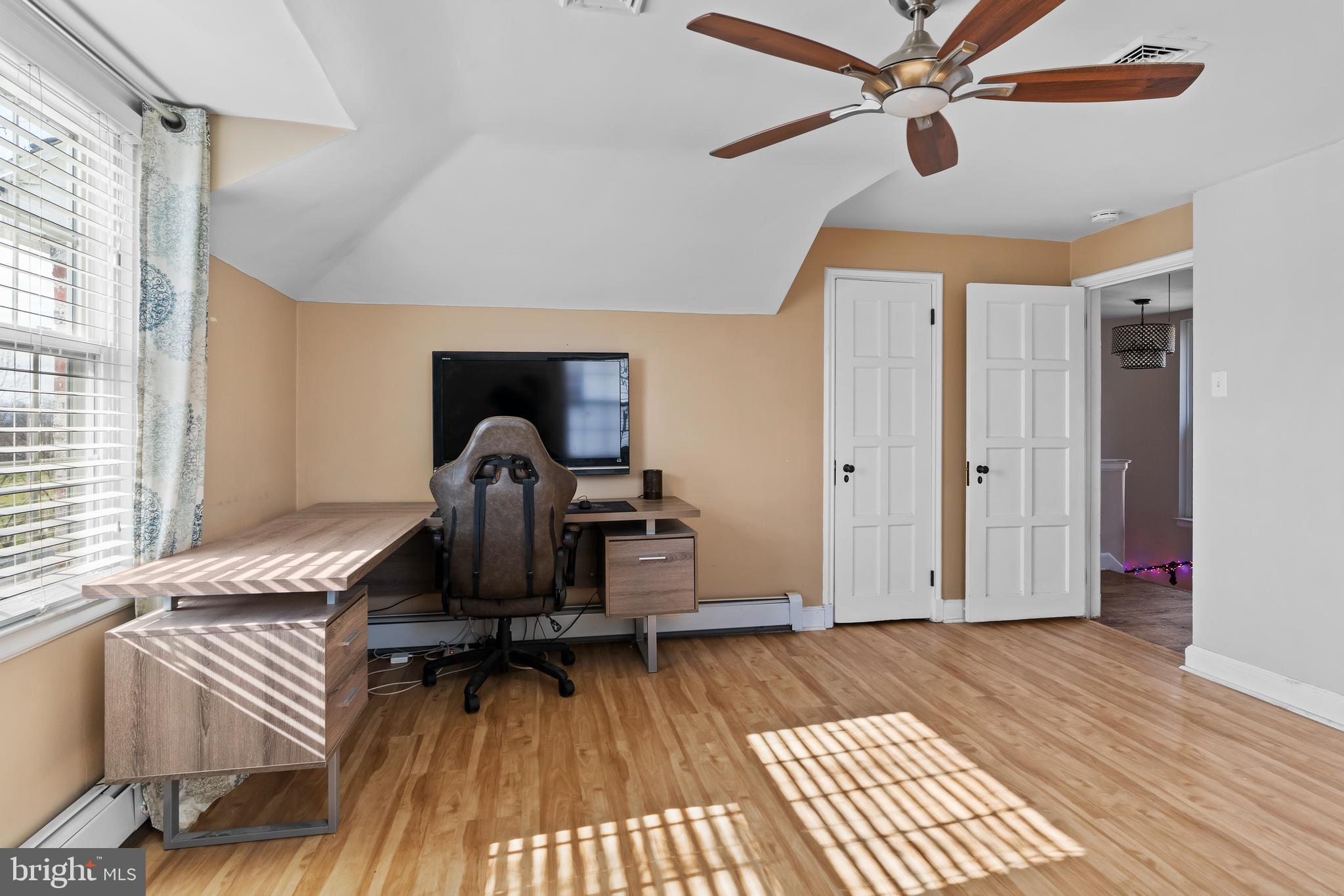 COUNTRY CLUB HILLS - Residential