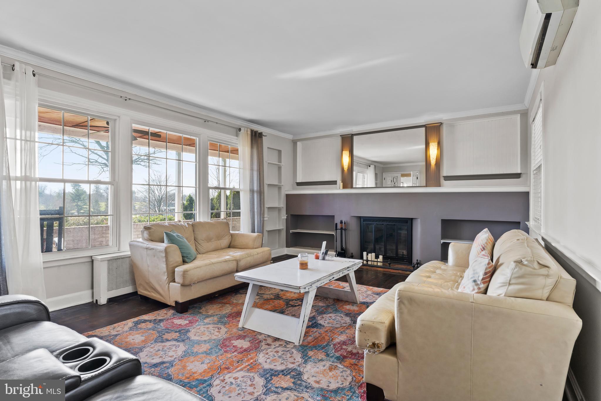 COUNTRY CLUB HILLS - Residential