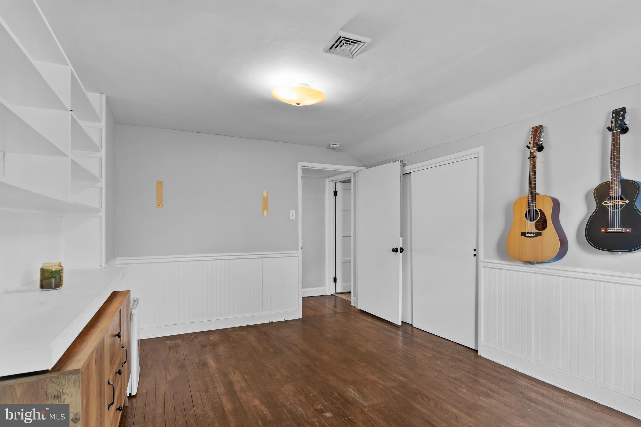 COUNTRY CLUB HILLS - Residential