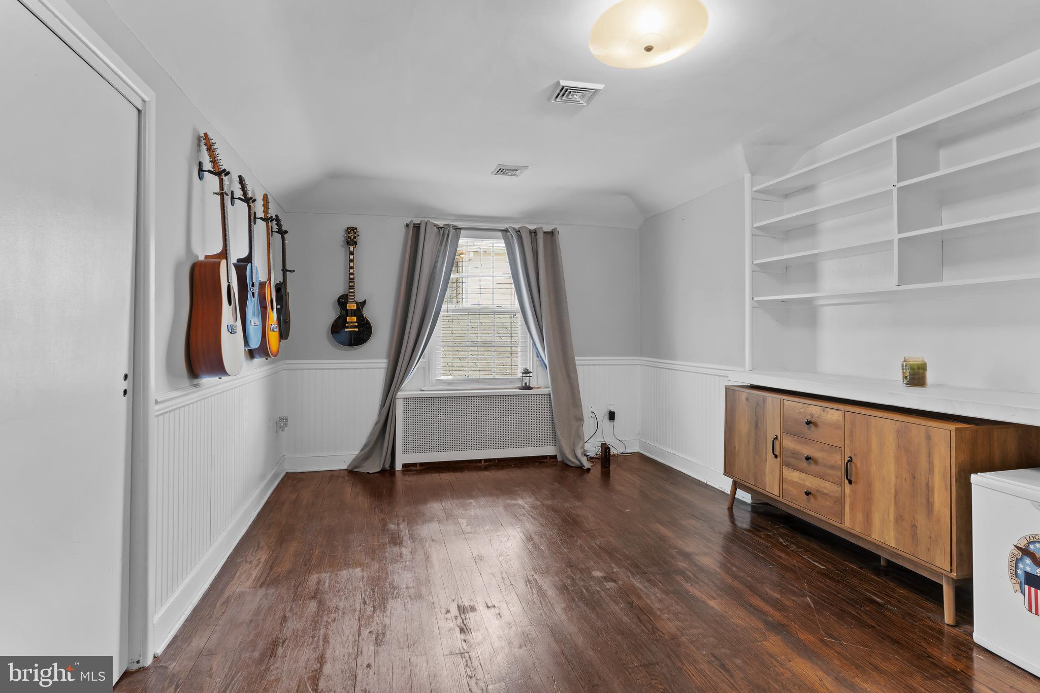 COUNTRY CLUB HILLS - Residential