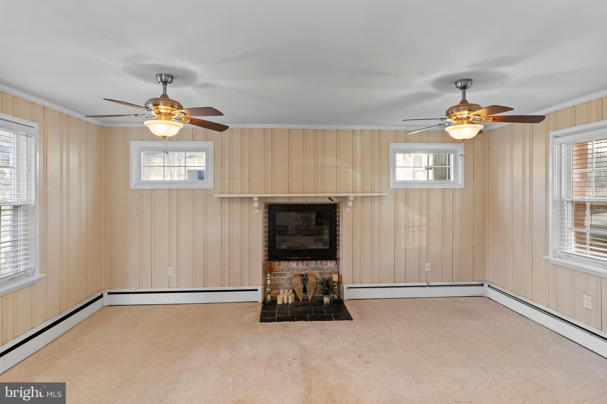 COUNTRY CLUB HILLS - Residential