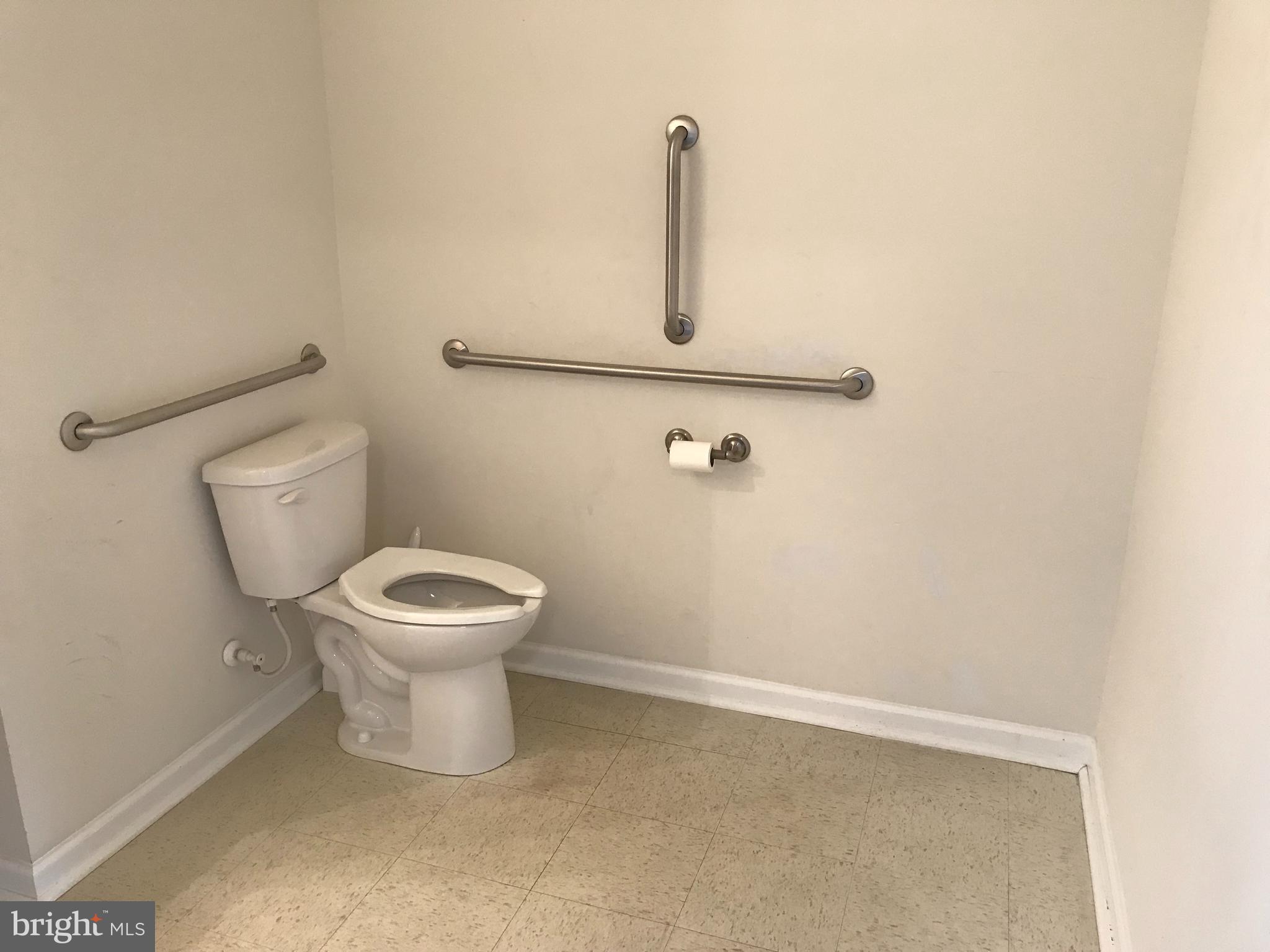 VILLAGES OF URBANA - Commercial Lease