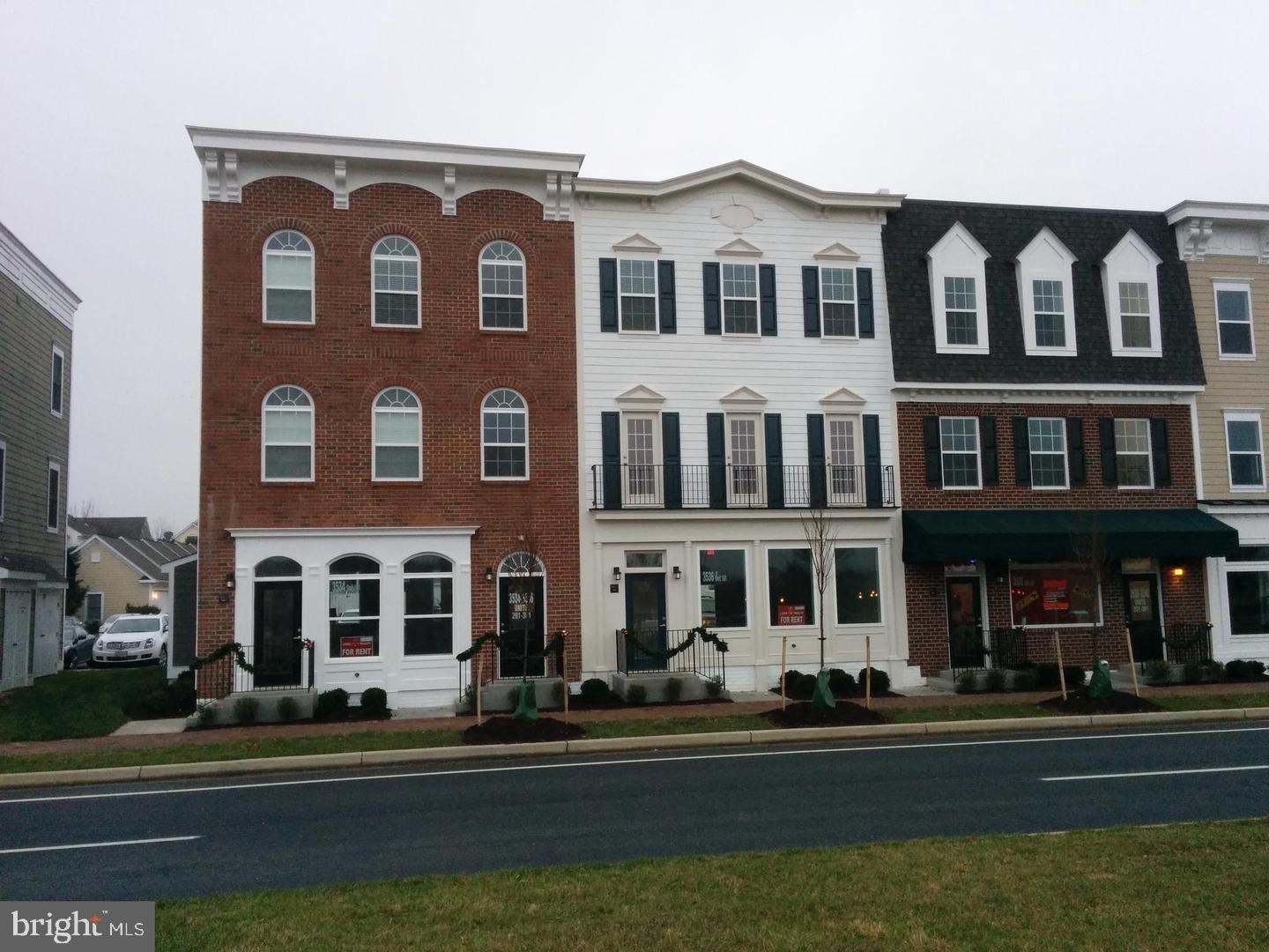 1st-level commercial unit townhouse in Urbana   Town Center. Huge free parking spaces.  Good for small businesses.  900 SF.  HD wood floor. A half bathroom with more space.  Each level with double-door entrances.   $2000/M can be used for office, retail, Spa, hair salon, classroom, religious school, dry cleaner, and Dental.  Closing to shopping center, bank, restaurant, Library.  Few Mini. to I-270, Rd 355.  RD 80.   Prefer 3 years or over rental lease.  Call the listing agent and show.