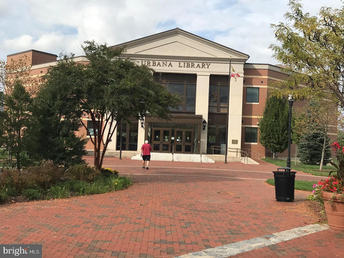 VILLAGES OF URBANA - Commercial Lease