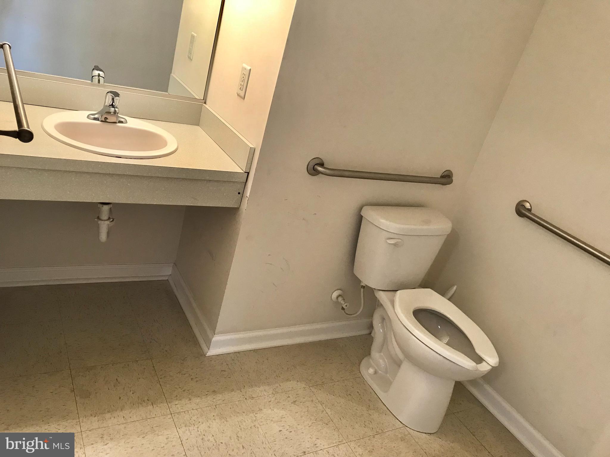 VILLAGES OF URBANA - Commercial Lease