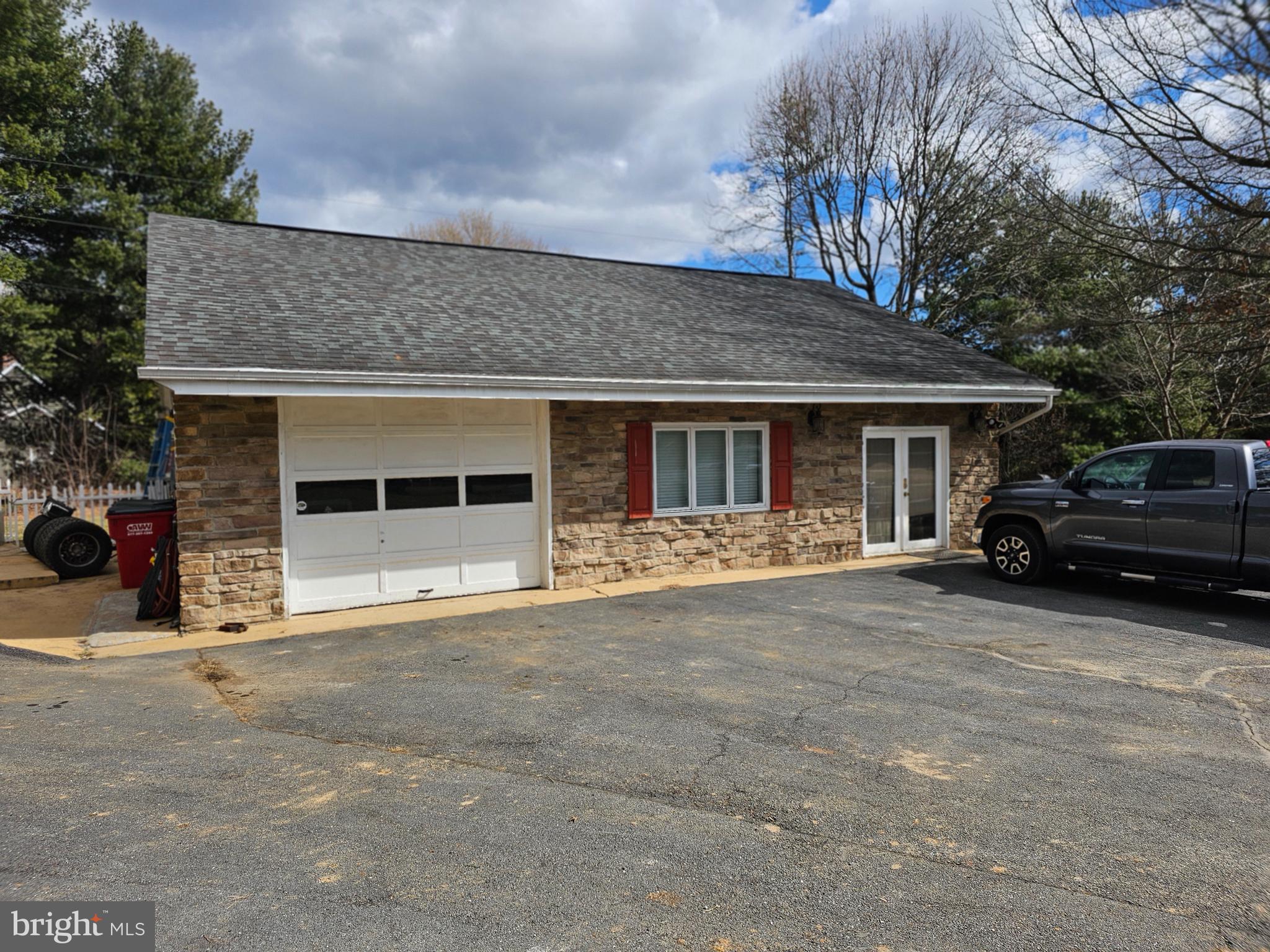 MIDDLE CREEK - Residential