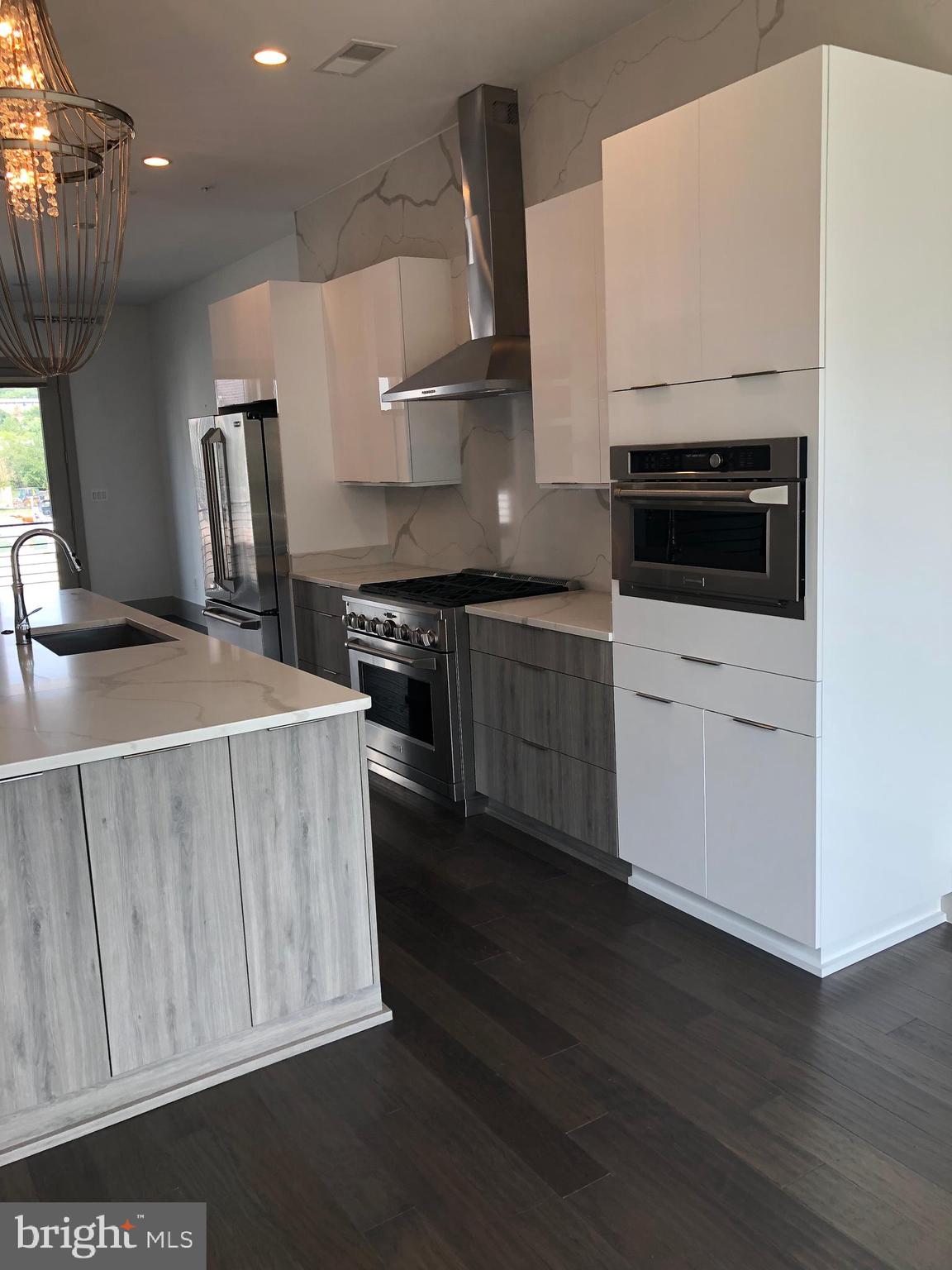 EISENHOWER SQUARE - Residential