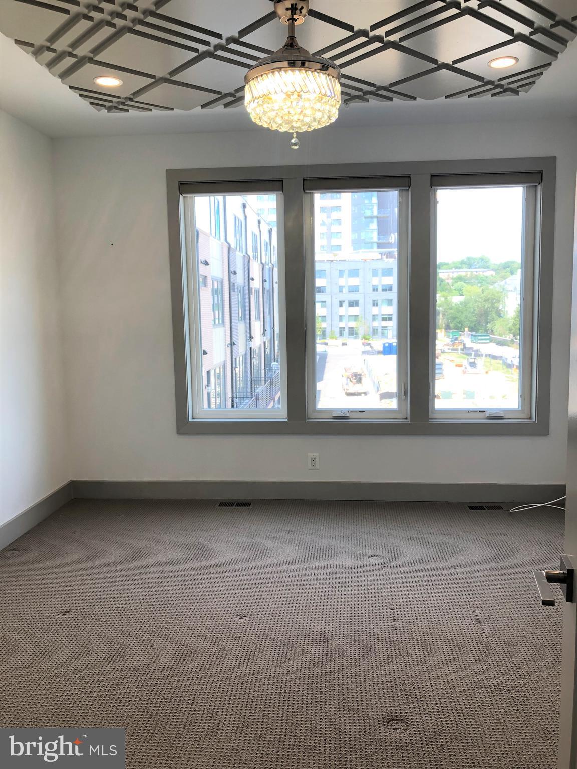 EISENHOWER SQUARE - Residential