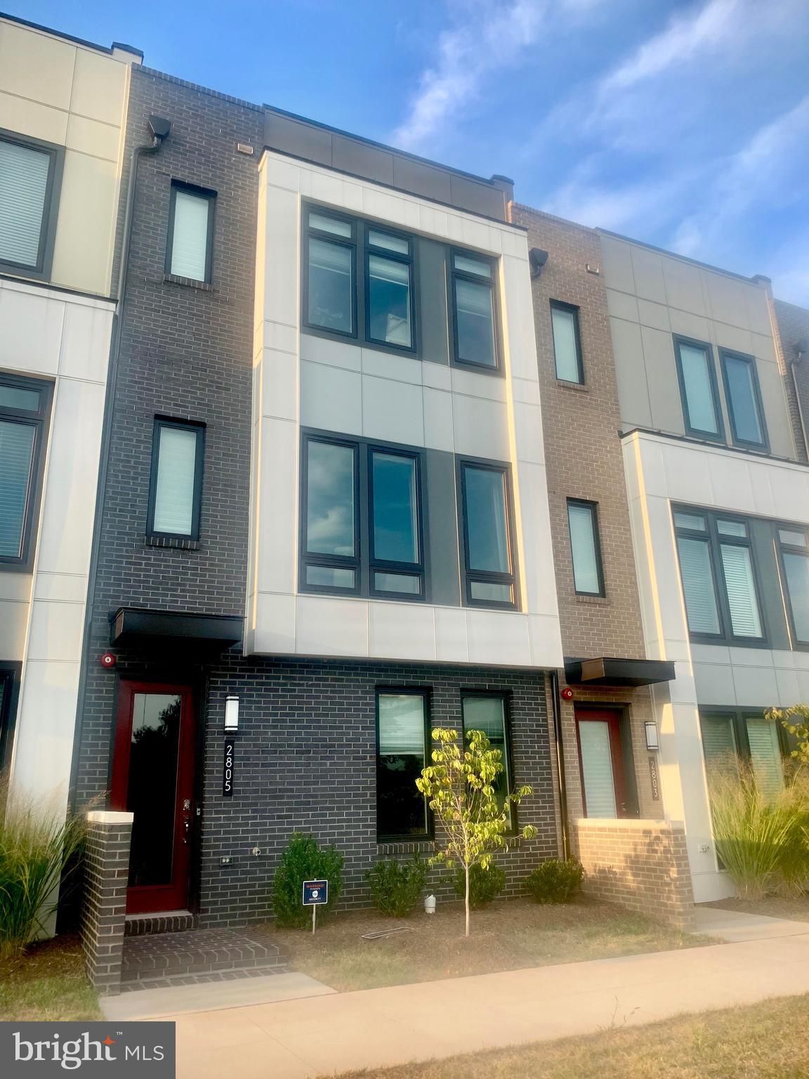 EISENHOWER SQUARE - Residential