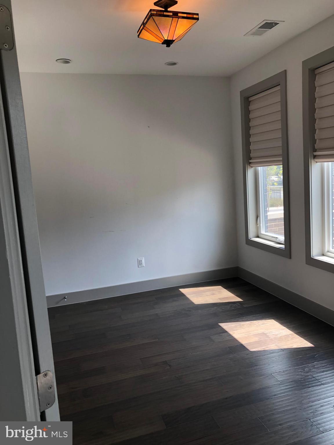 EISENHOWER SQUARE - Residential