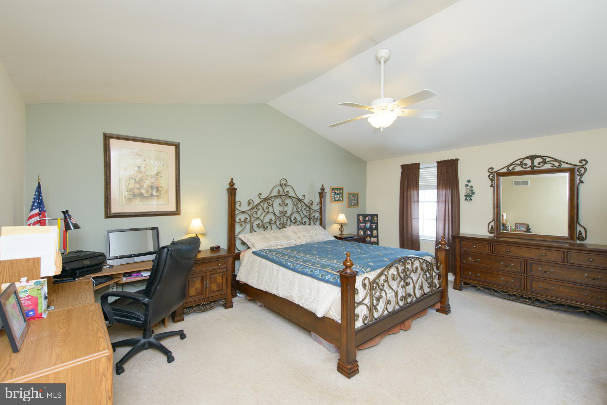 EAGLES GROVE - Residential