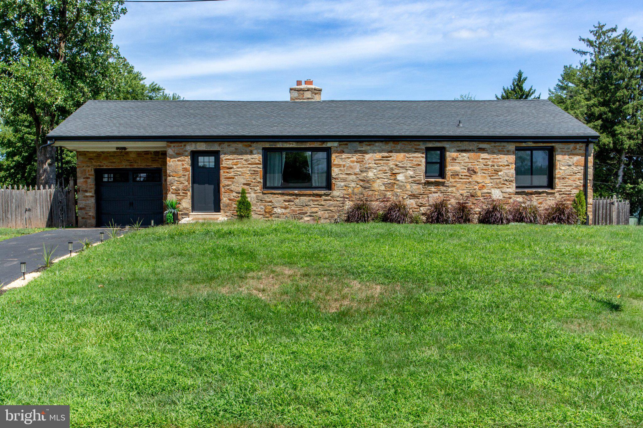 123 HOLLY ROAD