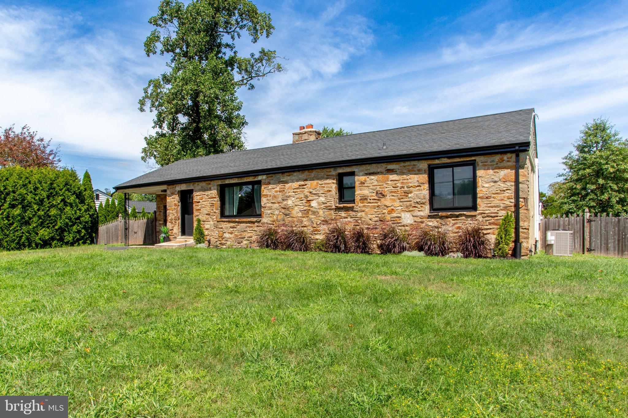 123 HOLLY ROAD