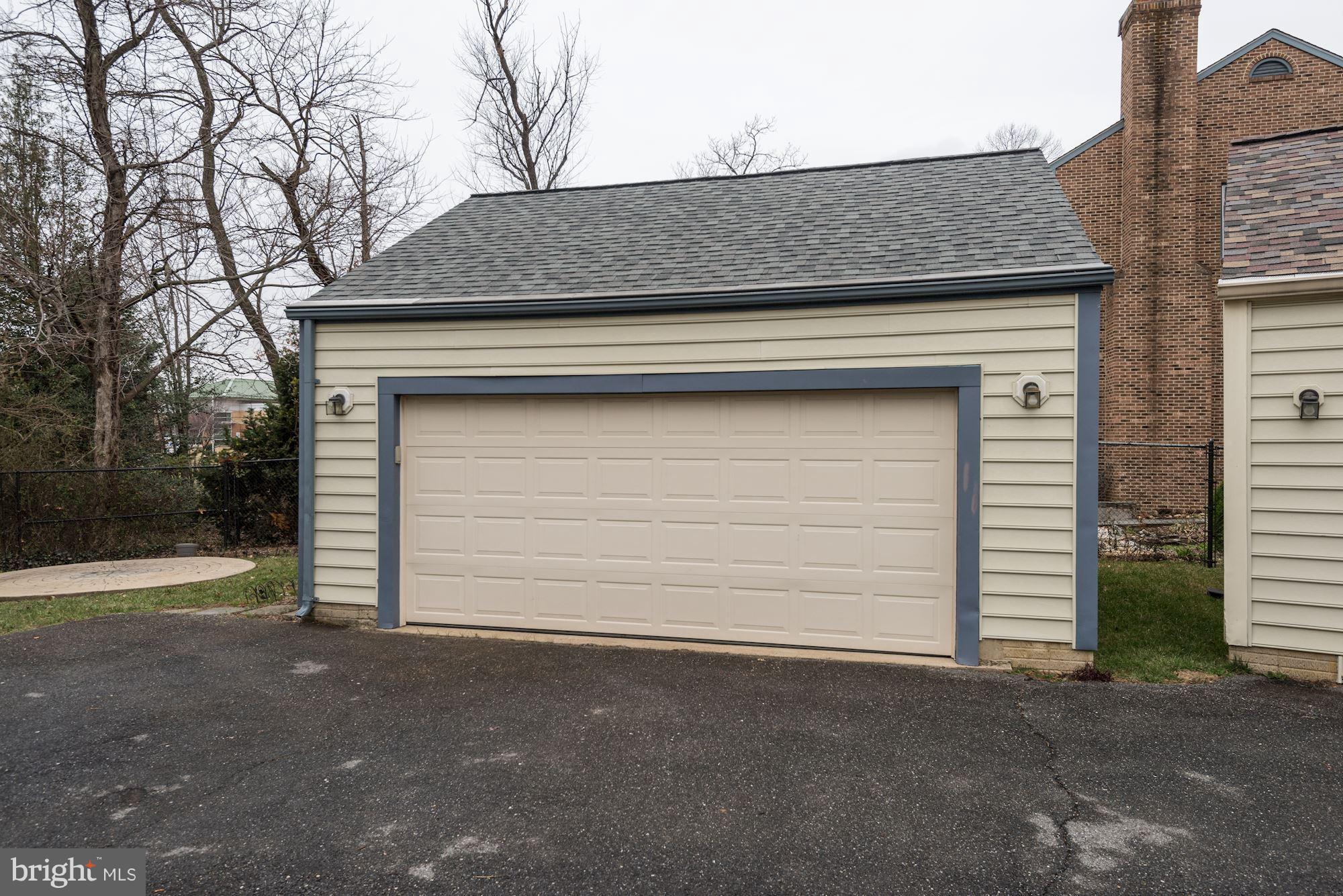 CARLYN PARK - Residential