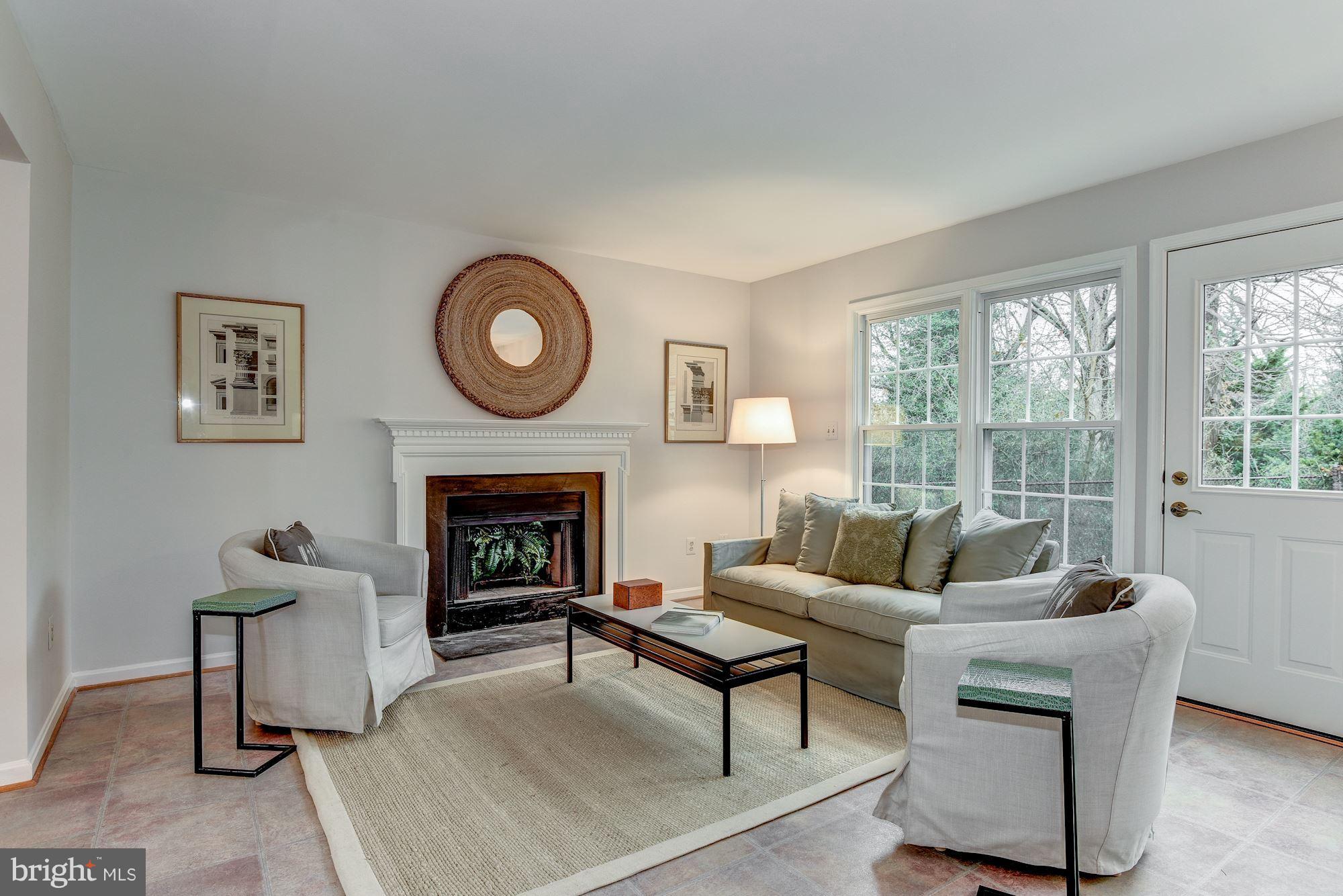 CARLYN PARK - Residential