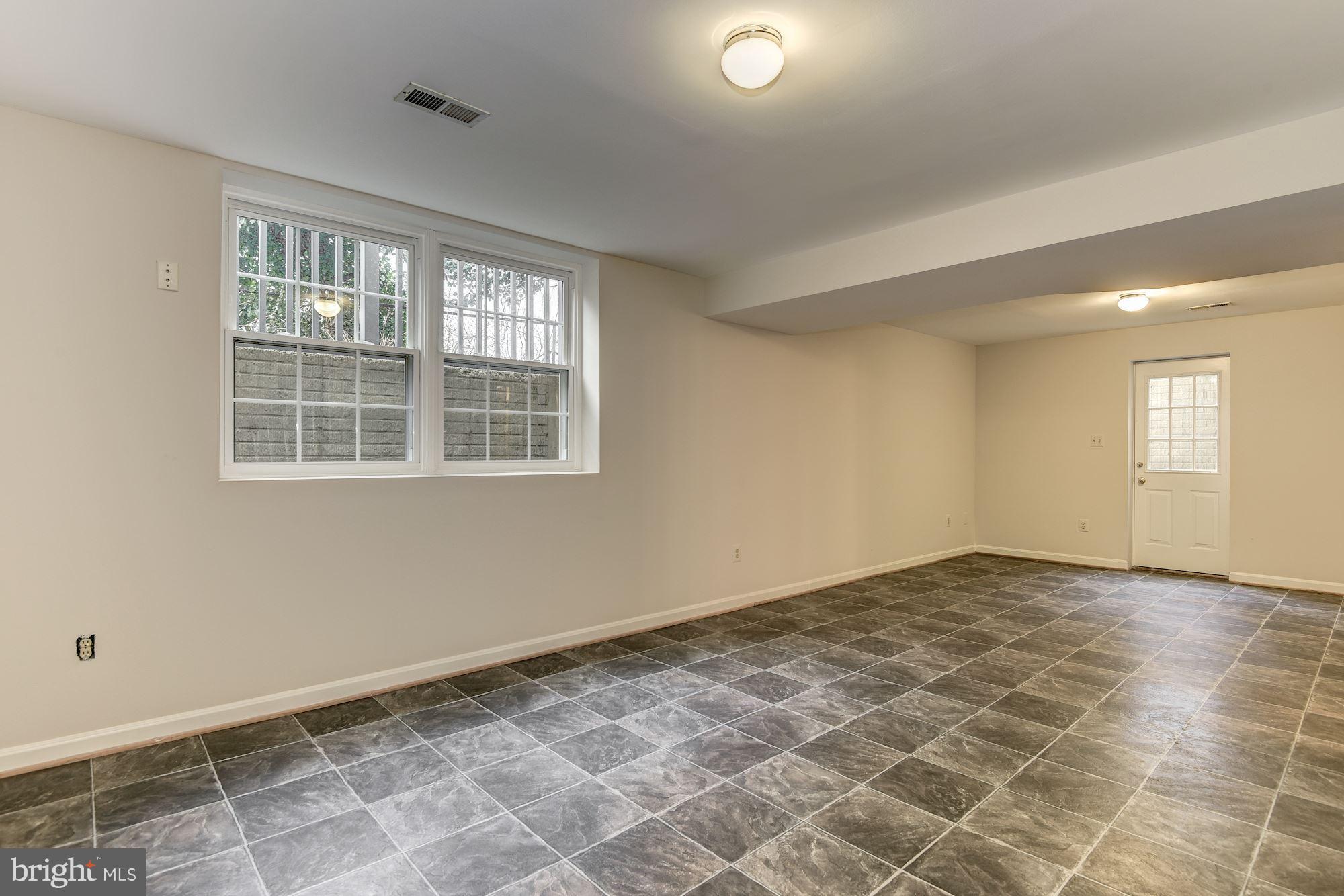 CARLYN PARK - Residential