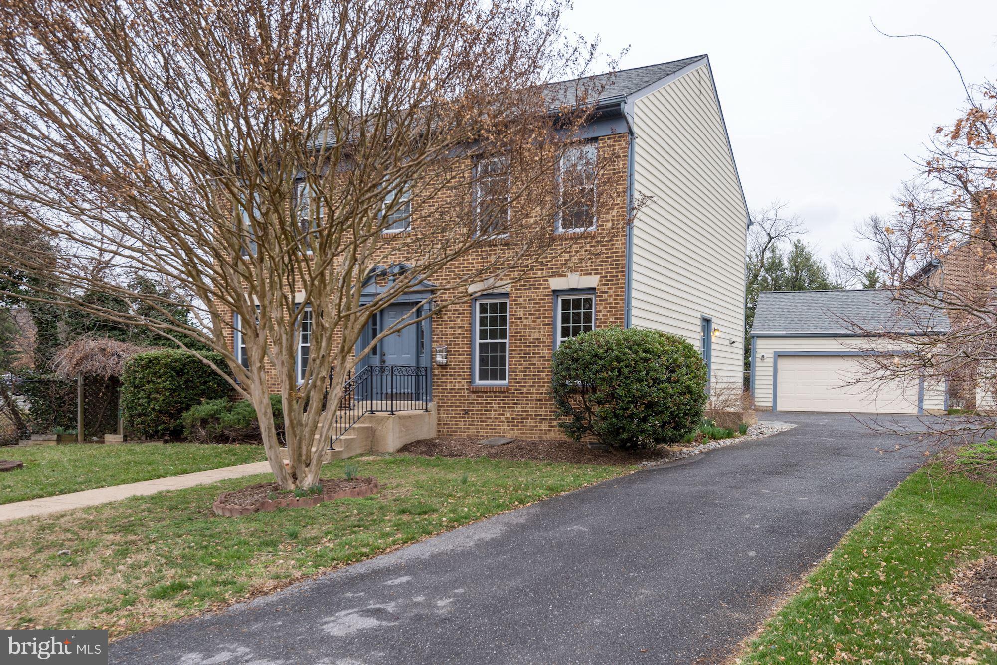 CARLYN PARK - Residential