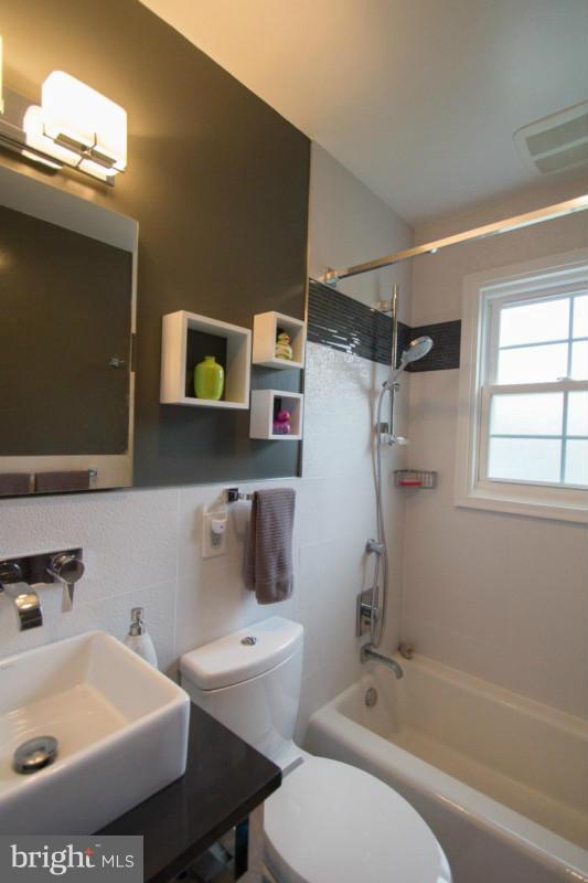 ADDISON HEIGHTS - Residential