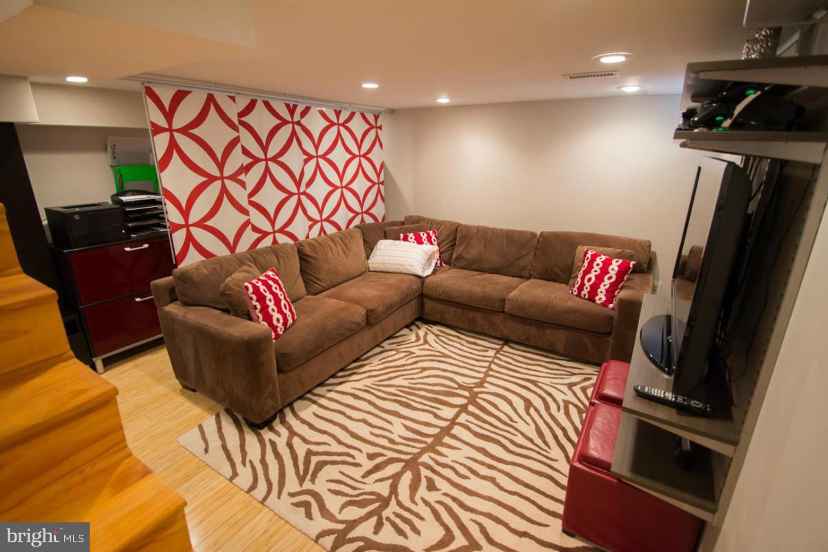 ADDISON HEIGHTS - Residential